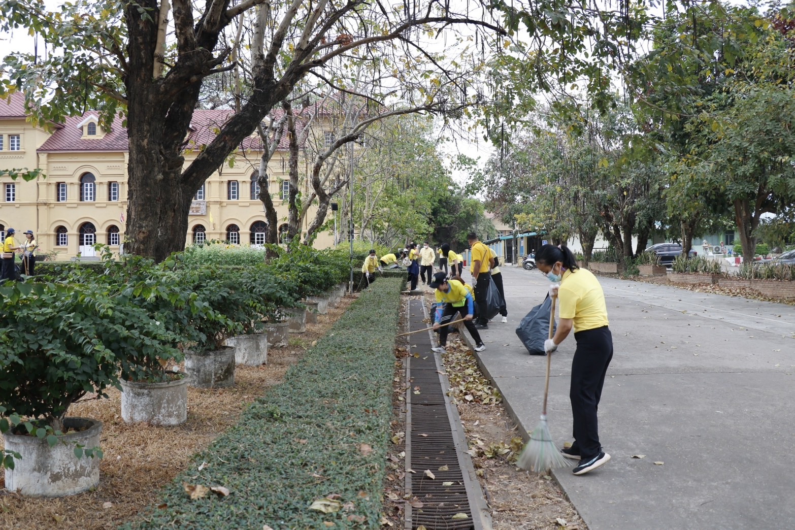 พช.นครพนม    ร่วมกิจกรรม Big Cleaning day ดำเนินการทำความสะอาด สร้างความเป็นระเบียบเรียบร้อยในบ้านเมือง ตามนโยบาย “หน้าบ้านน่ามอง นครพนมน่าอยู่”