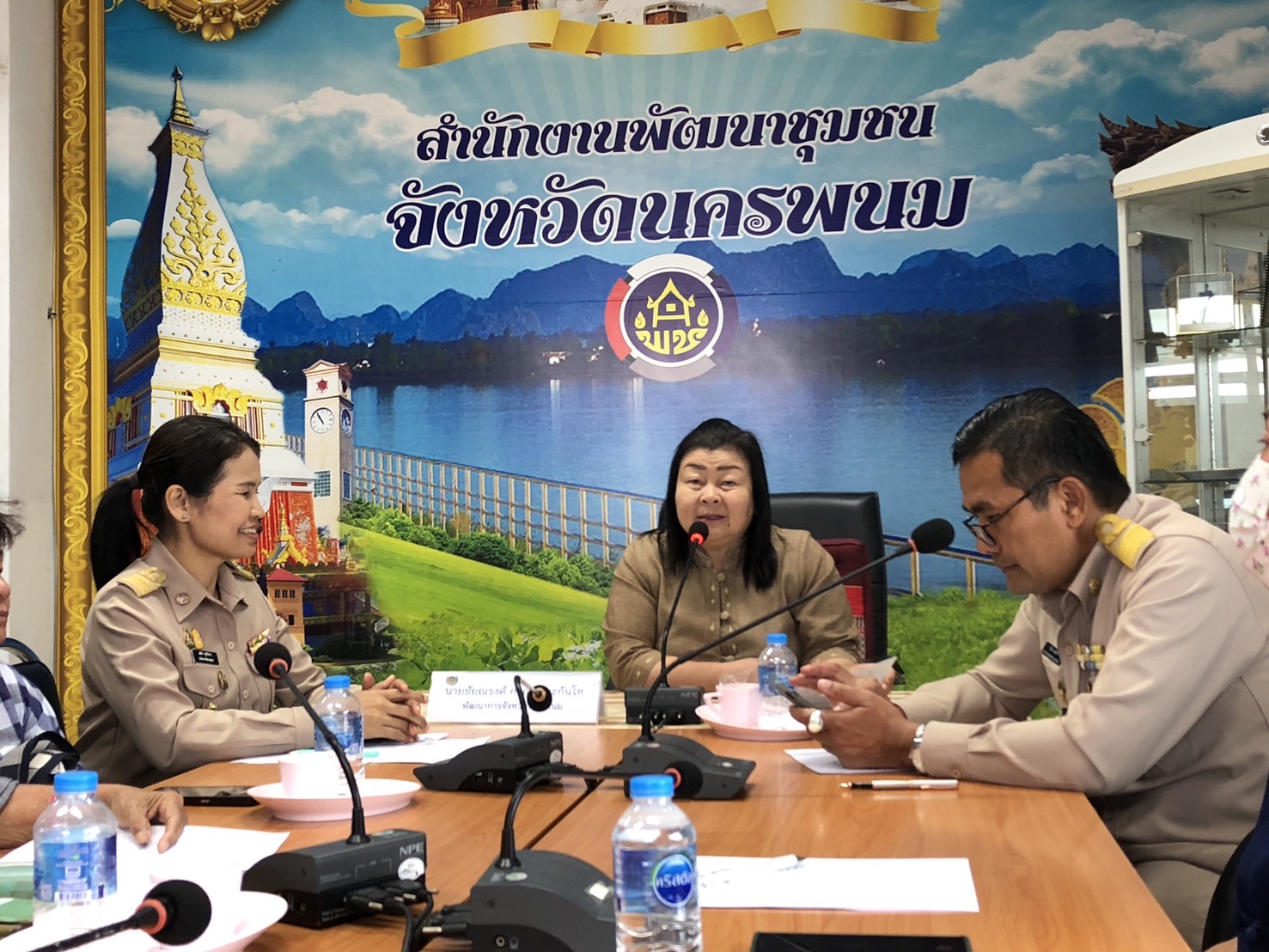 พช.นครพนม   ประชุมเจ้าหน้าที่ผู้รับผิดชอบงาน OTOP และคณะกรรมการเครือข่ายกลุ่มอาชีพ และผู้ผลิต ผู้ประกอบการหนึ่งตำบล หนึ่งผลิตภัณฑ์ จังหวัดนครพนม