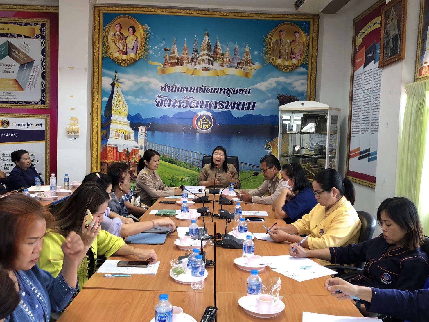 พช.นครพนม   ประชุมเจ้าหน้าที่ผู้รับผิดชอบงาน OTOP และคณะกรรมการเครือข่ายกลุ่มอาชีพ และผู้ผลิต ผู้ประกอบการหนึ่งตำบล หนึ่งผลิตภัณฑ์ จังหวัดนครพนม