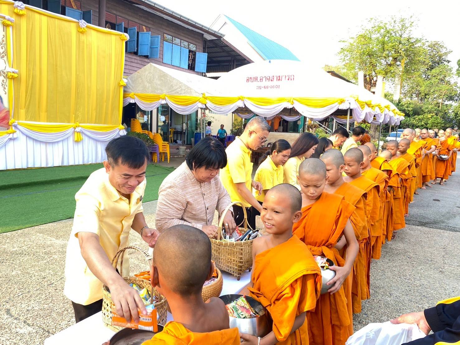 พช.นครพนม   ร่วมเป็นเจ้าภาพทำบุญตามโครงการบรรพชาสามเณรภาคฤดูร้อน เฉลิมพระเกียรติพระบาทสมเด็จพระเจ้าอยู่หัวเนื่องในโอกาสมหามงคลเฉลิมพระชนมพรรษา 6 รอบ 28 กรกฎาคม 2567