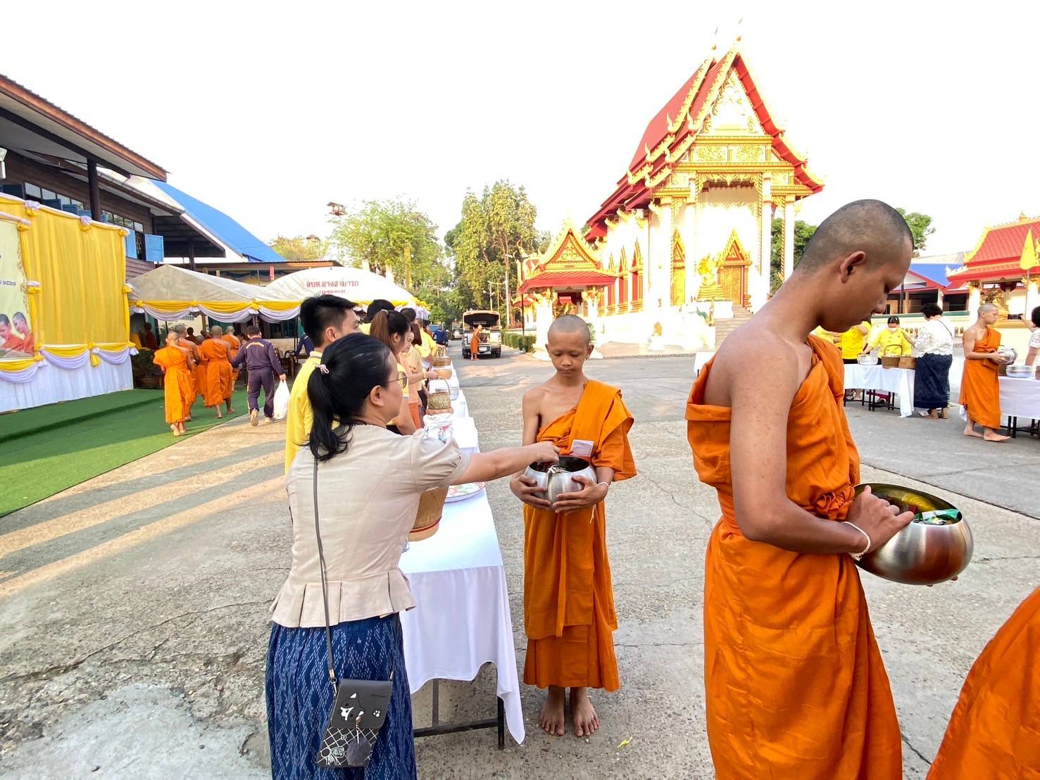 พช.นครพนม   ร่วมเป็นเจ้าภาพทำบุญตามโครงการบรรพชาสามเณรภาคฤดูร้อน เฉลิมพระเกียรติพระบาทสมเด็จพระเจ้าอยู่หัวเนื่องในโอกาสมหามงคลเฉลิมพระชนมพรรษา 6 รอบ 28 กรกฎาคม 2567