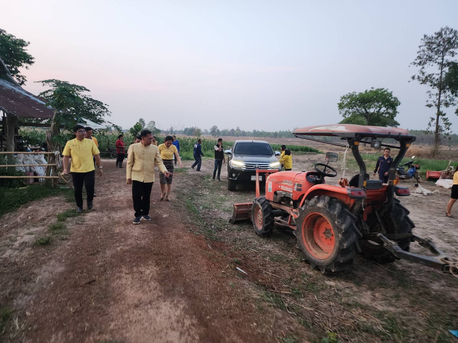 ผู้ว่าฯ นครพนม   ลงพื้นที่พบปะกลุ่มเกษตรกรในพื้นที่อำเภอวังยาง ส่งเสริมอาชีพ พัฒนารายได้ นำสู่การพัฒนาคุณภาพชีวิตที่ดีอย่างยั่งยืน