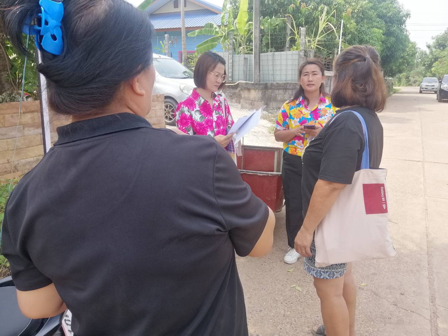 พช.นครพนม   ลงพื้นที่บริหารจัดการหนี้และติดตามการดำเนินกลุ่มสมาชิกกองทุนพัฒนาบทบาทสตรี อำเภอบ้านแพง จังหวัดนครพนม