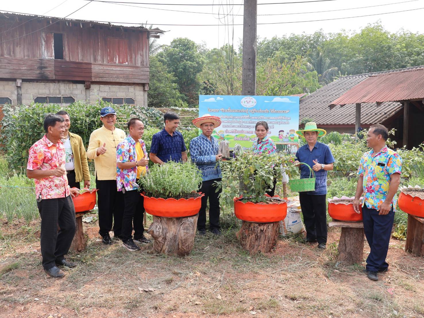 พ่อเมืองนครพนม    ลงพื้นที่ติดตามงานพร้อมมอบนโยบายแนวทางการปฏิบัติราชการและการขับเคลื่อนภารกิจสำคัญ ประจำปี 2567 พื้นที่อำเภอนาทม