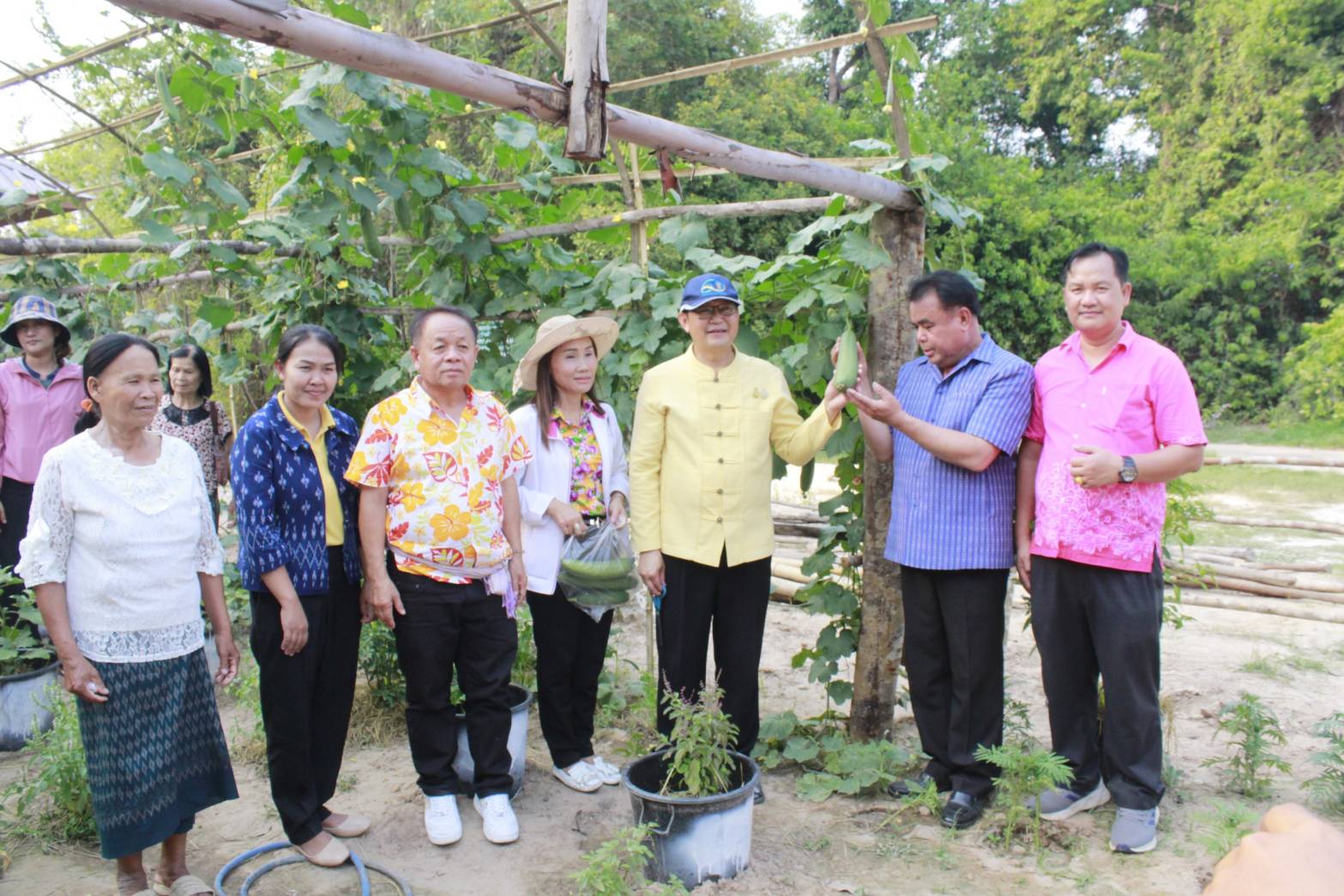 พ่อเมืองนครพนม    ลงพื้นที่ติดตามงานพร้อมมอบนโยบายแนวทางการปฏิบัติราชการและการขับเคลื่อนภารกิจสำคัญ ประจำปี 2567 พื้นที่อำเภอนาทม