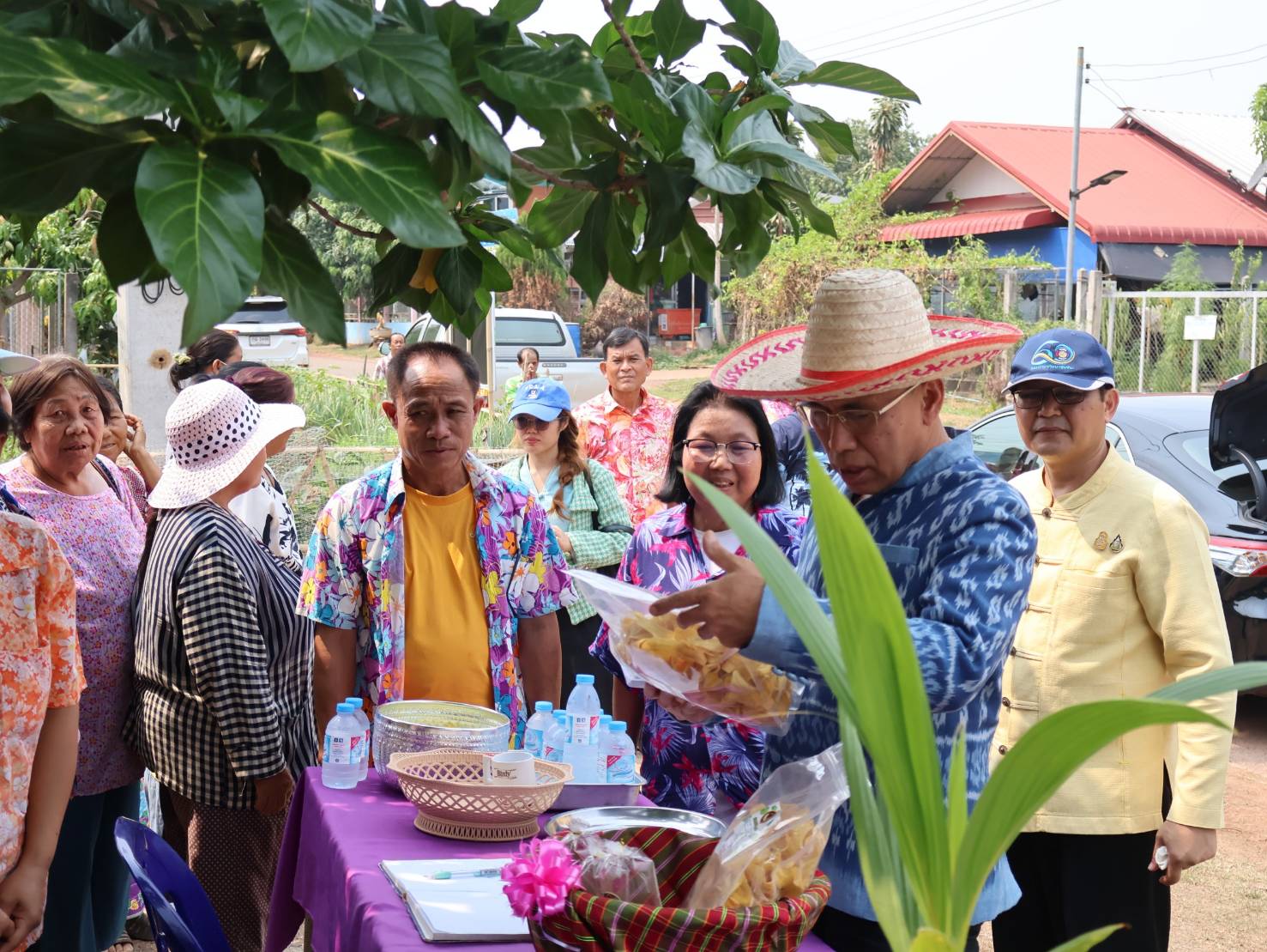 พ่อเมืองนครพนม    ลงพื้นที่ติดตามงานพร้อมมอบนโยบายแนวทางการปฏิบัติราชการและการขับเคลื่อนภารกิจสำคัญ ประจำปี 2567 พื้นที่อำเภอนาทม