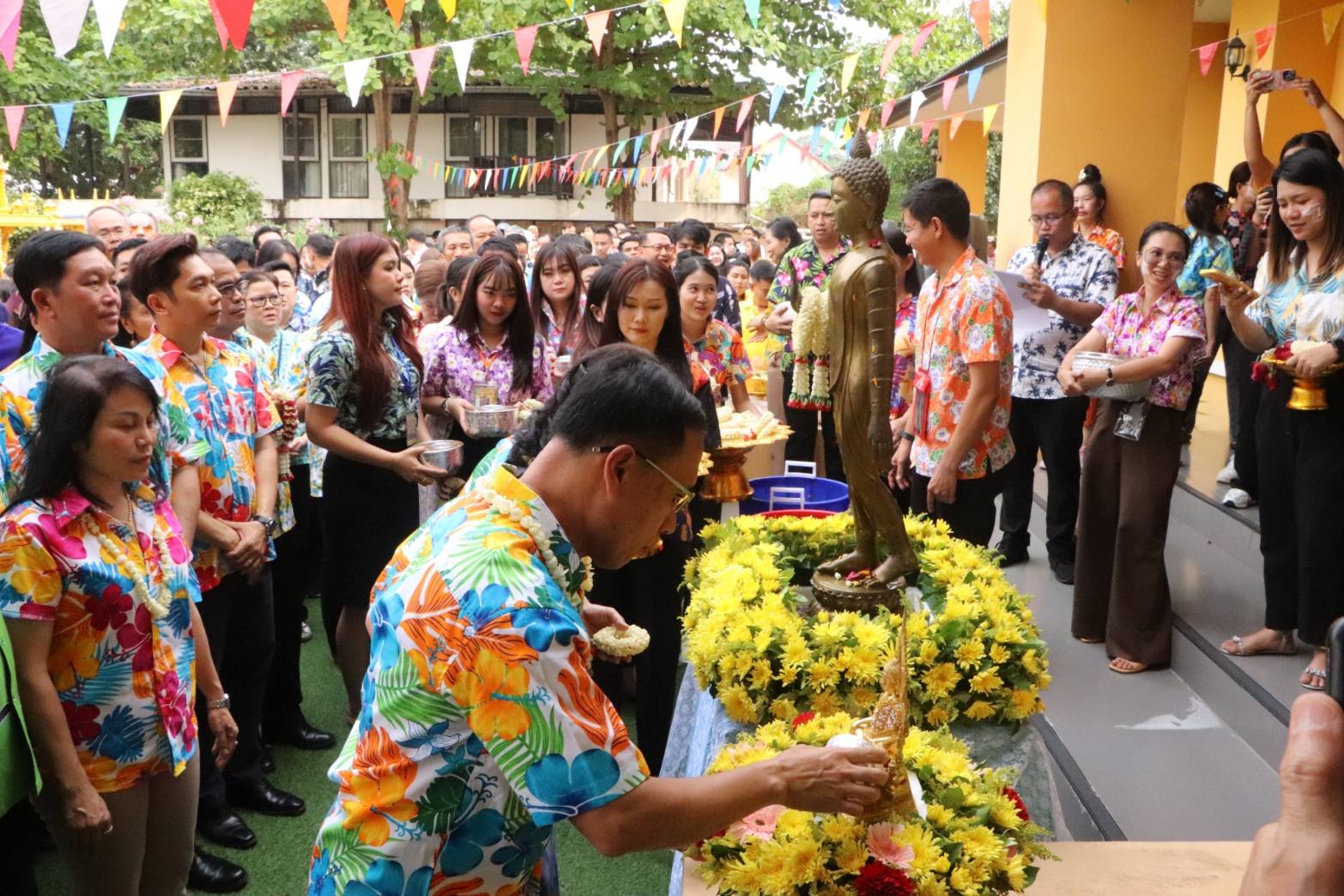 พช.นครพนม   ร่วมกิจกรรมรดน้ำดำหัวขอพรพ่อเมืองสืบสานประเพณี​สงกรานต์​ ประจำปี 2567