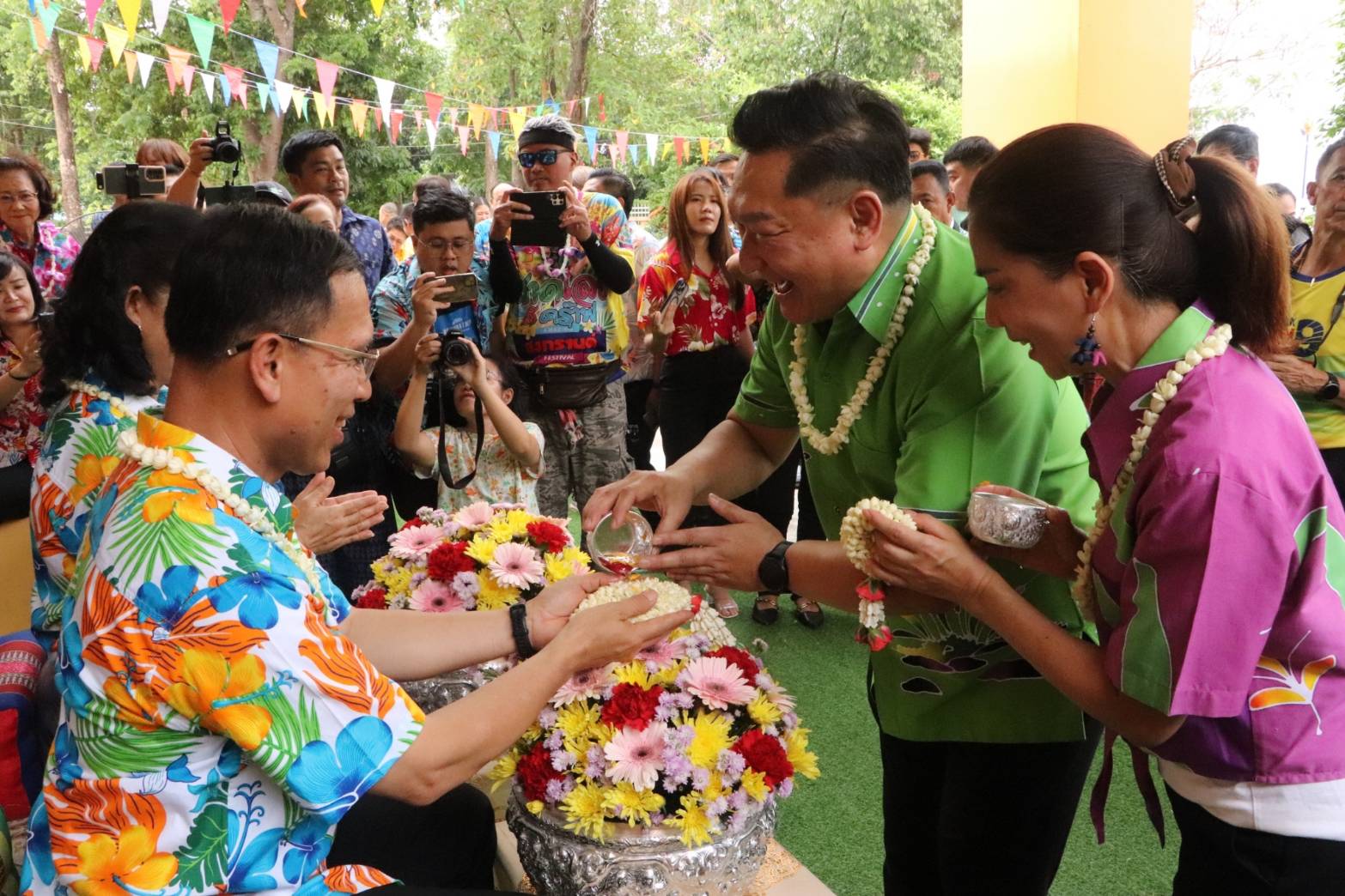 พช.นครพนม   ร่วมกิจกรรมรดน้ำดำหัวขอพรพ่อเมืองสืบสานประเพณี​สงกรานต์​ ประจำปี 2567