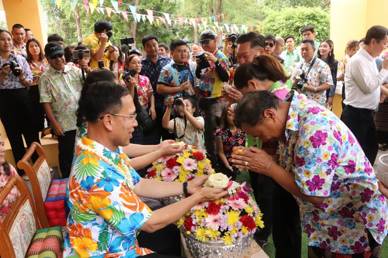 พช.นครพนม   ร่วมกิจกรรมรดน้ำดำหัวขอพรพ่อเมืองสืบสานประเพณี​สงกรานต์​ ประจำปี 2567