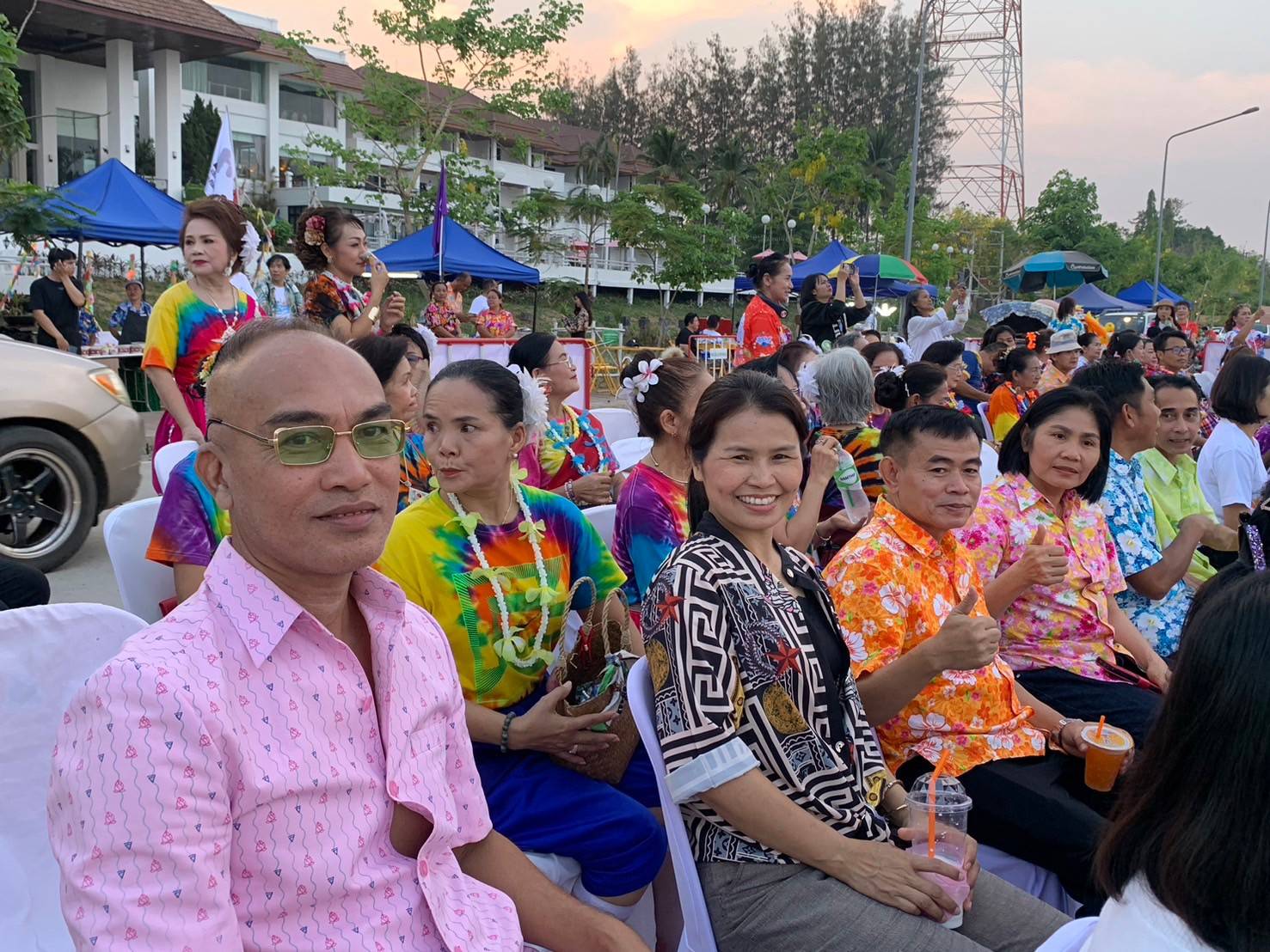 พช.นครพนม   ร่วมเปิดกิจกรรมประติมากรรมทรายแม่น้ำโขงเชื่อมโยงจังหวัดสนุกและร่วมจำหน่ายสินค้า OTOP ในงานประเพณีสงกรานต์