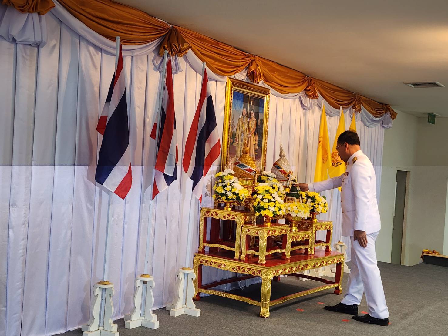 พช.นครพนม   ร่วมพิธีรับพระราชทานพระบรมฉายาลักษณ์ พระบาทสมเด็จพระเจ้าอยู่หัวที่ฉายกับสมเด็จพระนางเจ้าฯ พระบรมราชินี