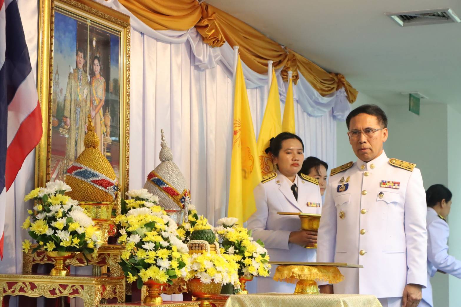 พช.นครพนม   ร่วมพิธีรับพระราชทานพระบรมฉายาลักษณ์ พระบาทสมเด็จพระเจ้าอยู่หัวที่ฉายกับสมเด็จพระนางเจ้าฯ พระบรมราชินี