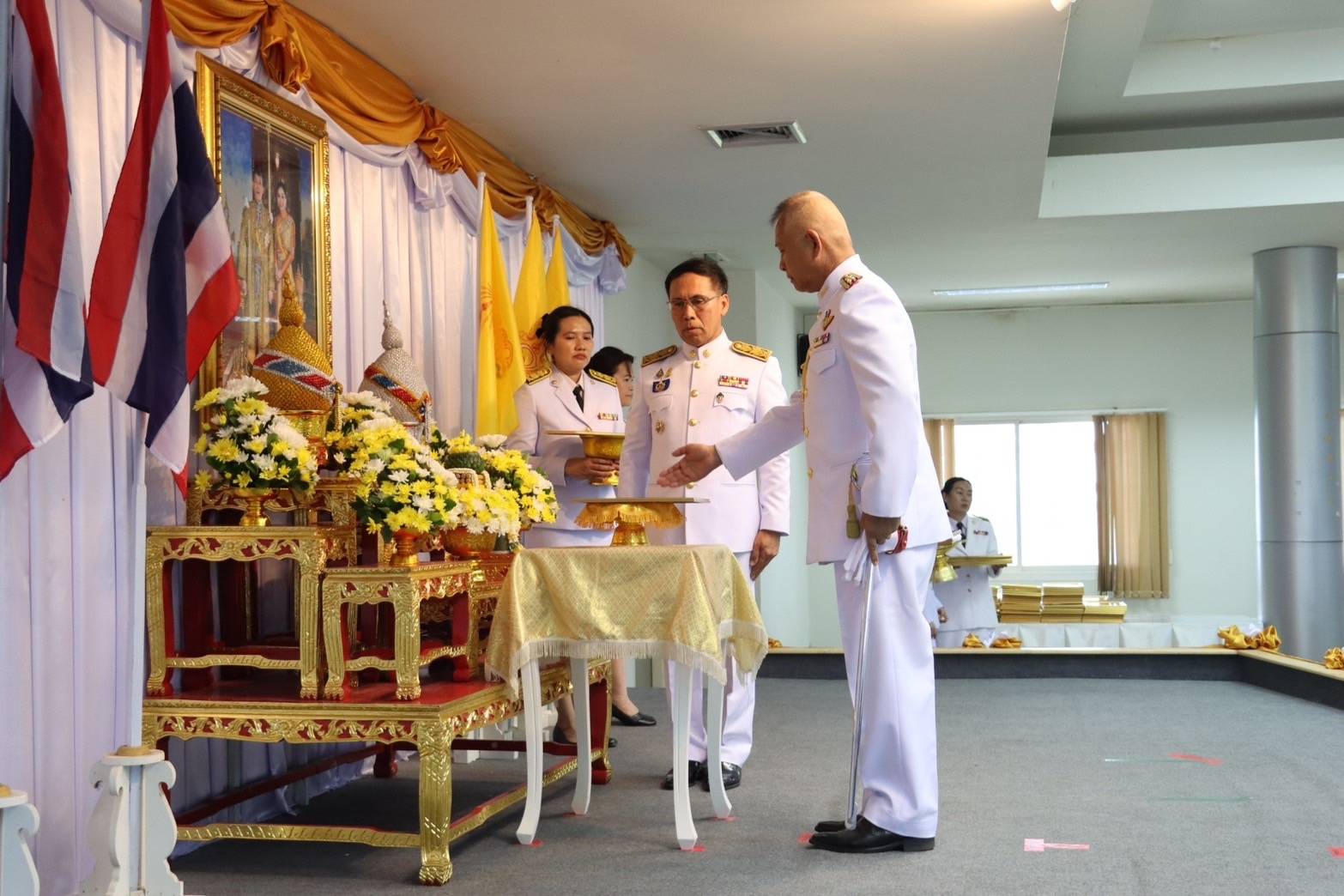 พช.นครพนม   ร่วมพิธีรับพระราชทานพระบรมฉายาลักษณ์ พระบาทสมเด็จพระเจ้าอยู่หัวที่ฉายกับสมเด็จพระนางเจ้าฯ พระบรมราชินี