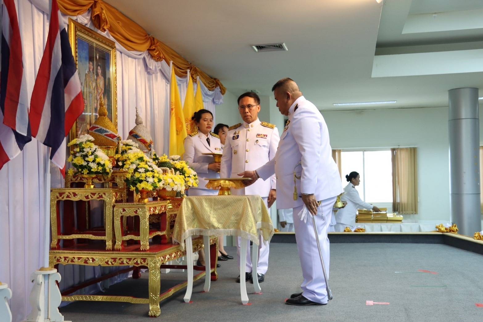 พช.นครพนม   ร่วมพิธีรับพระราชทานพระบรมฉายาลักษณ์ พระบาทสมเด็จพระเจ้าอยู่หัวที่ฉายกับสมเด็จพระนางเจ้าฯ พระบรมราชินี