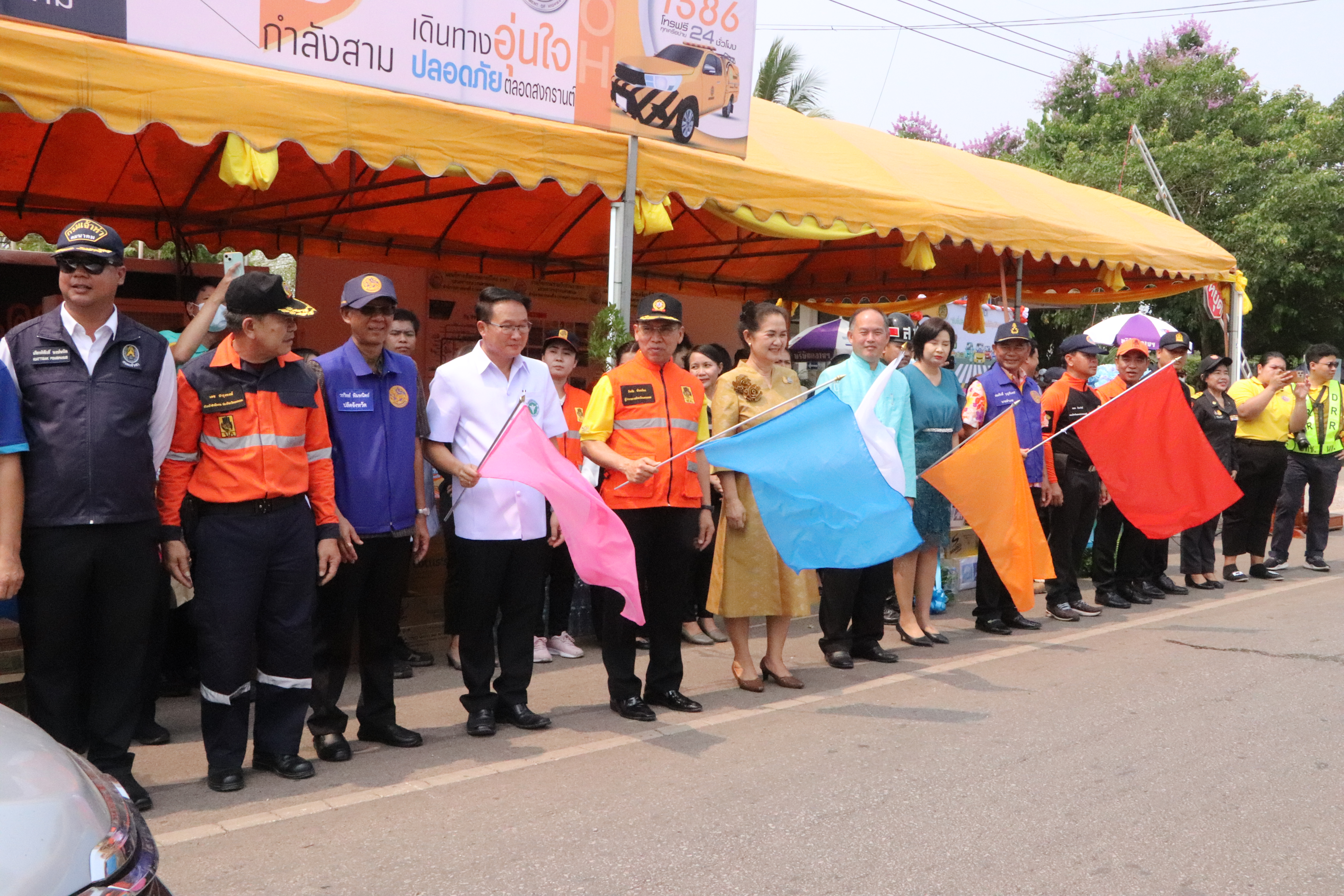 พช.นครพนม   ร่วมเปิดศูนย์ปฏิบัติการป้องกันและลดอุบัติเหตุทางถนนช่วงเทศกาลสงกรานต์ พ.ศ.2567 และศูนย์อำนวยความสะดวกและปลอดภัยในช่วงเทศกาลสงกรานต์ พ.ศ.2567 จังหวัดนครพนม