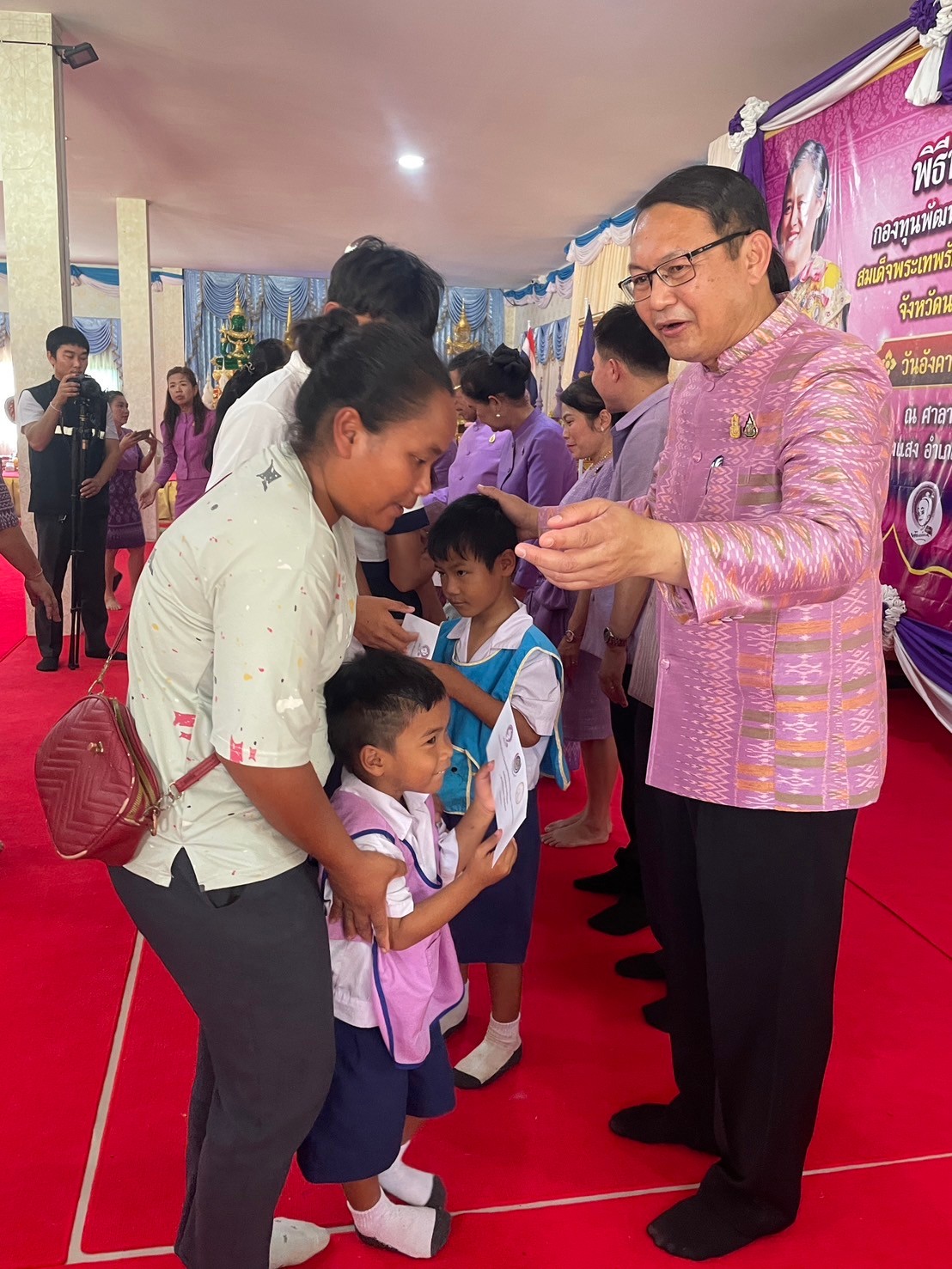 จังหวัดนครพนม   จัดพิธีทอดผ้าป่าสมทบกองทุนพัฒนาเด็กชนบทในพระราชูปถัมภ์ สมเด็จพระเทพรัตนราชสุดาฯ สยามบรมราชกุมารี จังหวัดนครพนม ประจำปี พ.ศ. 2567