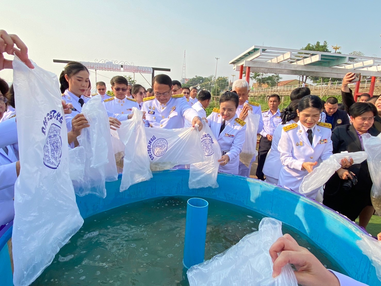 พช.นครพนม   ร่วมพิธีเจริญพระพุทธมนต์ ทำบุญตักบาตร ปล่อยพันธุ์ปลาถวายเป็นพระราชกุศล และถวายพระพรชัยมงคลเนื่องในโอกาสวันคล้ายวันพระราชสมภพ สมเด็จพระกนิษฐาธิราชเจ้า กรมสมเด็จพระเทพรัตนราชสุดาฯ สยามบรมราชกุมารี 2 เมษายน 2567