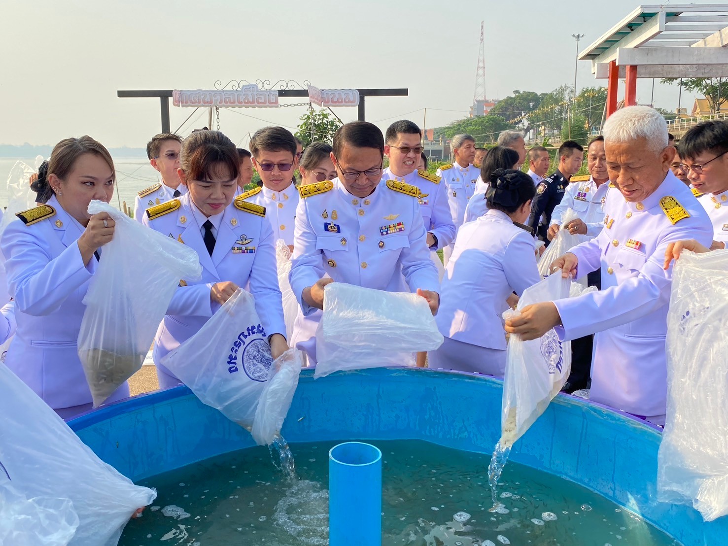 พช.นครพนม   ร่วมพิธีเจริญพระพุทธมนต์ ทำบุญตักบาตร ปล่อยพันธุ์ปลาถวายเป็นพระราชกุศล และถวายพระพรชัยมงคลเนื่องในโอกาสวันคล้ายวันพระราชสมภพ สมเด็จพระกนิษฐาธิราชเจ้า กรมสมเด็จพระเทพรัตนราชสุดาฯ สยามบรมราชกุมารี 2 เมษายน 2567