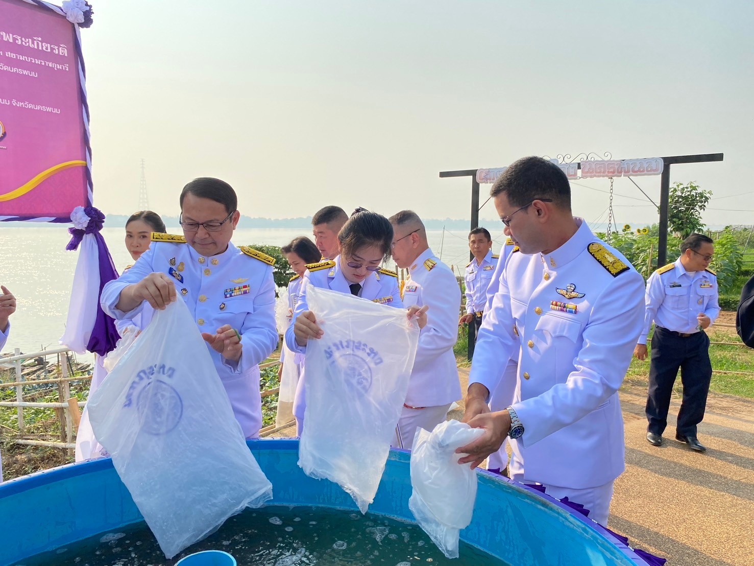 พช.นครพนม   ร่วมพิธีเจริญพระพุทธมนต์ ทำบุญตักบาตร ปล่อยพันธุ์ปลาถวายเป็นพระราชกุศล และถวายพระพรชัยมงคลเนื่องในโอกาสวันคล้ายวันพระราชสมภพ สมเด็จพระกนิษฐาธิราชเจ้า กรมสมเด็จพระเทพรัตนราชสุดาฯ สยามบรมราชกุมารี 2 เมษายน 2567