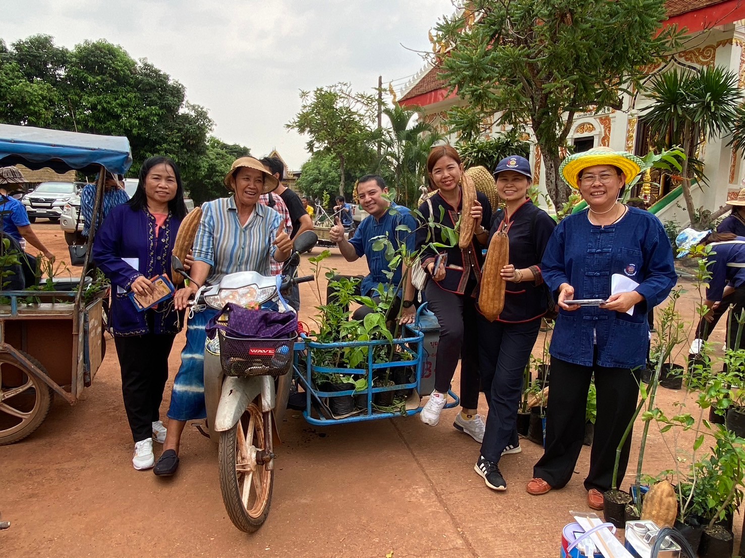 พช.นครพนม   “บูรณาการงาน และ บูรณาการคน” เพื่อนำไปสู่การบรรลุเป้าหมายอย่างยั่งยืนในการขับเคลื่อนโครงการปลูกพืชปลูกผัก ปลูกรักกับชุมชน สร้างความมั่นคงทางอาหาร ต่อยอดการพัฒนาตามหลักปรัชญาของเศรษฐกิจพอเพียง 25 คุ้มบ้าน ร่วมกับชุมชน  “รองเท้าสึกก่อนกางเกงขาด”