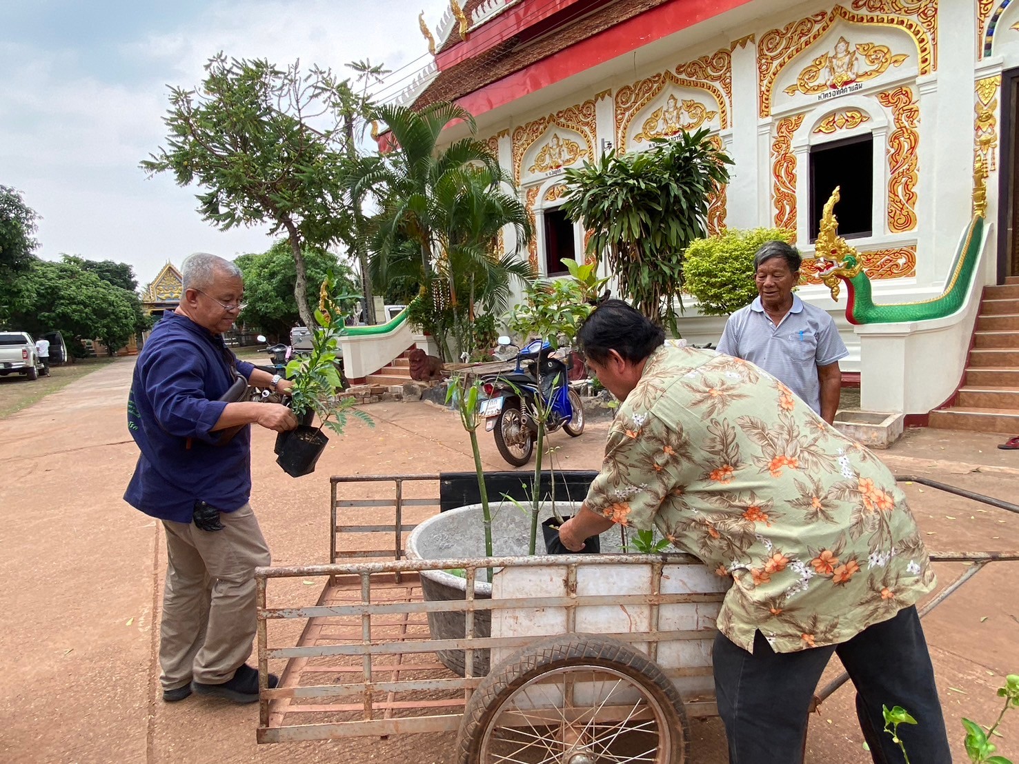 พช.นครพนม   “บูรณาการงาน และ บูรณาการคน” เพื่อนำไปสู่การบรรลุเป้าหมายอย่างยั่งยืนในการขับเคลื่อนโครงการปลูกพืชปลูกผัก ปลูกรักกับชุมชน สร้างความมั่นคงทางอาหาร ต่อยอดการพัฒนาตามหลักปรัชญาของเศรษฐกิจพอเพียง 25 คุ้มบ้าน ร่วมกับชุมชน  “รองเท้าสึกก่อนกางเกงขาด”