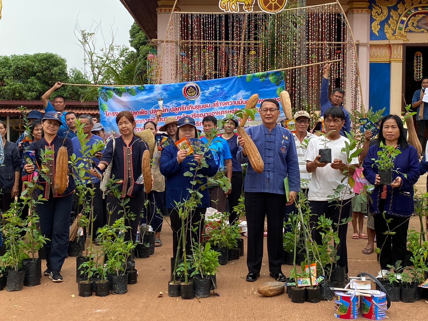 พช.นครพนม   “บูรณาการงาน และ บูรณาการคน” เพื่อนำไปสู่การบรรลุเป้าหมายอย่างยั่งยืนในการขับเคลื่อนโครงการปลูกพืชปลูกผัก ปลูกรักกับชุมชน สร้างความมั่นคงทางอาหาร ต่อยอดการพัฒนาตามหลักปรัชญาของเศรษฐกิจพอเพียง 25 คุ้มบ้าน ร่วมกับชุมชน  “รองเท้าสึกก่อนกางเกงขาด”