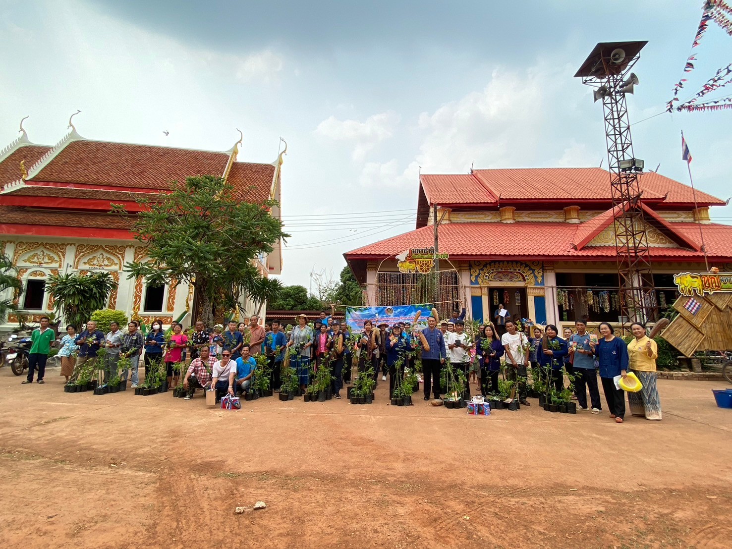 พช.นครพนม   “บูรณาการงาน และ บูรณาการคน” เพื่อนำไปสู่การบรรลุเป้าหมายอย่างยั่งยืนในการขับเคลื่อนโครงการปลูกพืชปลูกผัก ปลูกรักกับชุมชน สร้างความมั่นคงทางอาหาร ต่อยอดการพัฒนาตามหลักปรัชญาของเศรษฐกิจพอเพียง 25 คุ้มบ้าน ร่วมกับชุมชน  “รองเท้าสึกก่อนกางเกงขาด”
