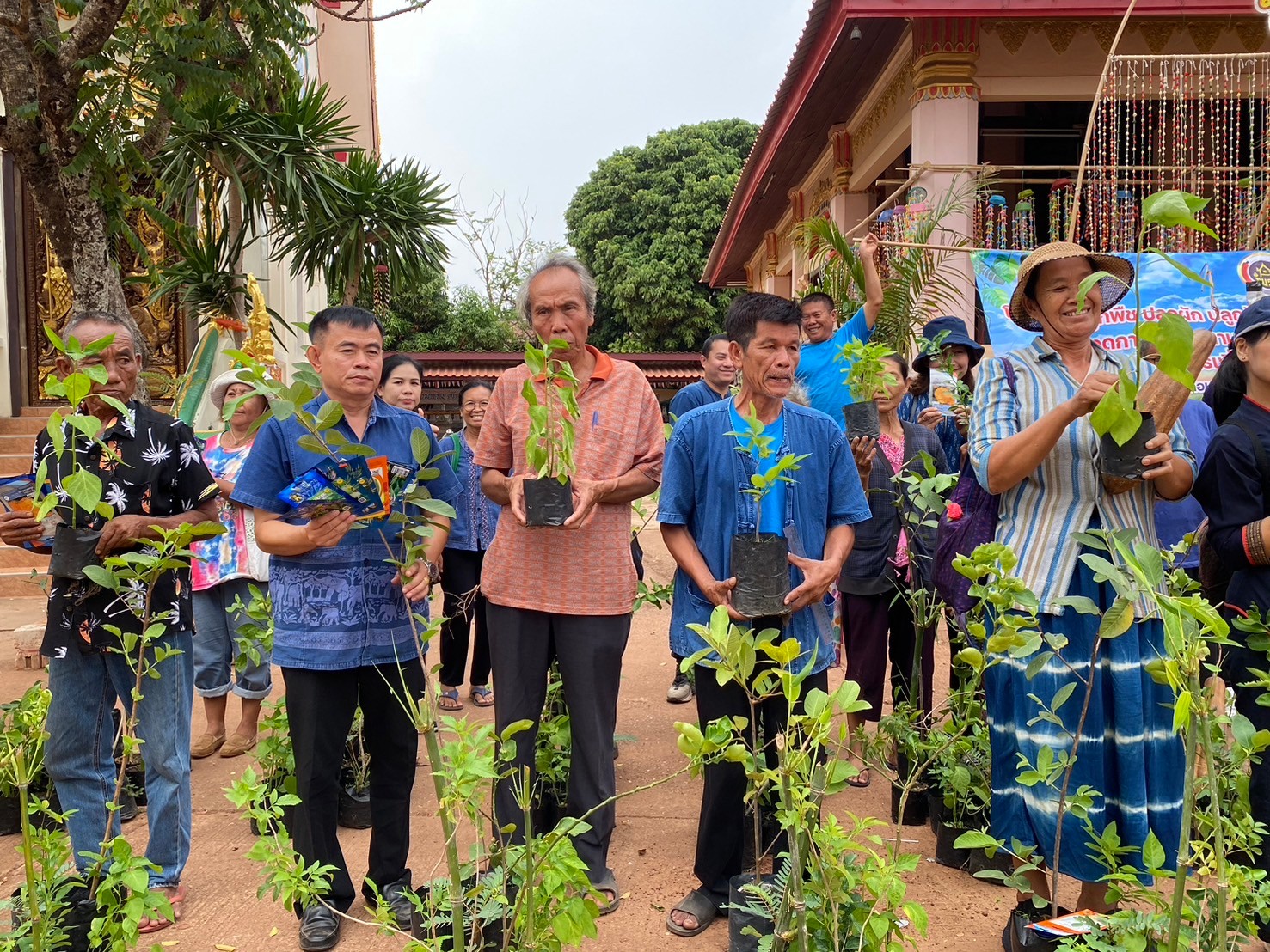 พช.นครพนม   “บูรณาการงาน และ บูรณาการคน” เพื่อนำไปสู่การบรรลุเป้าหมายอย่างยั่งยืนในการขับเคลื่อนโครงการปลูกพืชปลูกผัก ปลูกรักกับชุมชน สร้างความมั่นคงทางอาหาร ต่อยอดการพัฒนาตามหลักปรัชญาของเศรษฐกิจพอเพียง 25 คุ้มบ้าน ร่วมกับชุมชน  “รองเท้าสึกก่อนกางเกงขาด”