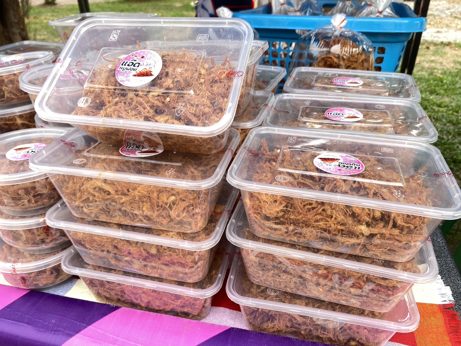 นครพนม   จัดแสดงและจำหน่ายผลผลิต โคก หนอง นา “ตลาดนัดโคก หนอง นา และอาหารปลอดภัย” สู่ความยั่งยืน