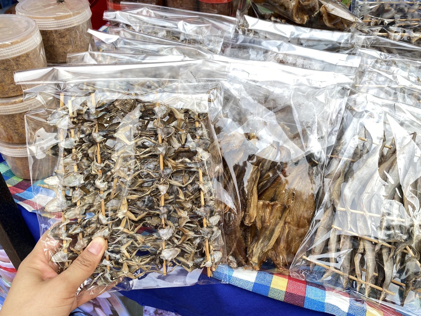 นครพนม   จัดแสดงและจำหน่ายผลผลิต โคก หนอง นา “ตลาดนัดโคก หนอง นา และอาหารปลอดภัย” สู่ความยั่งยืน