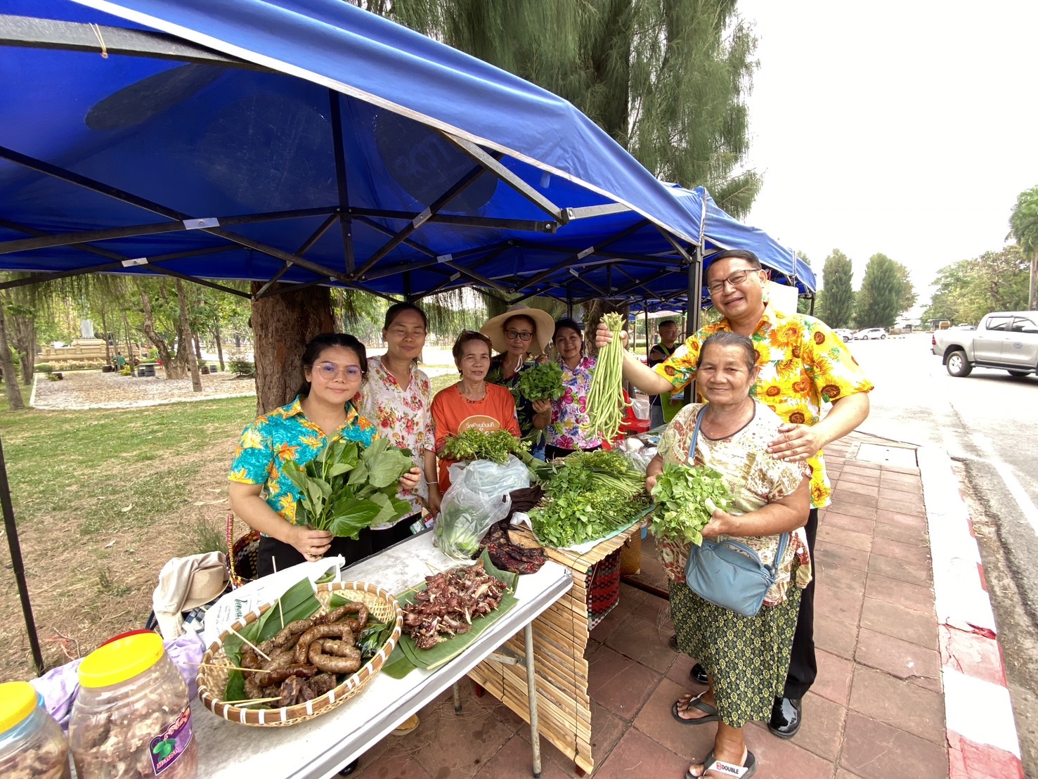 นครพนม   จัดแสดงและจำหน่ายผลผลิต โคก หนอง นา “ตลาดนัดโคก หนอง นา และอาหารปลอดภัย” สู่ความยั่งยืน