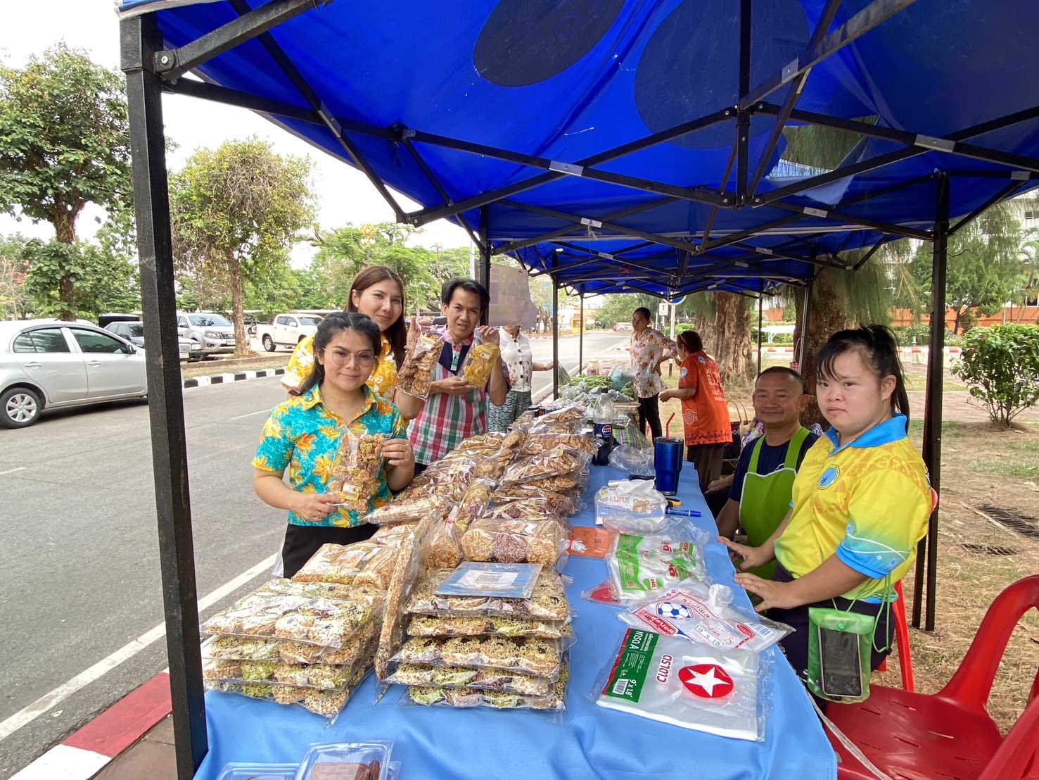 นครพนม   จัดแสดงและจำหน่ายผลผลิต โคก หนอง นา “ตลาดนัดโคก หนอง นา และอาหารปลอดภัย” สู่ความยั่งยืน