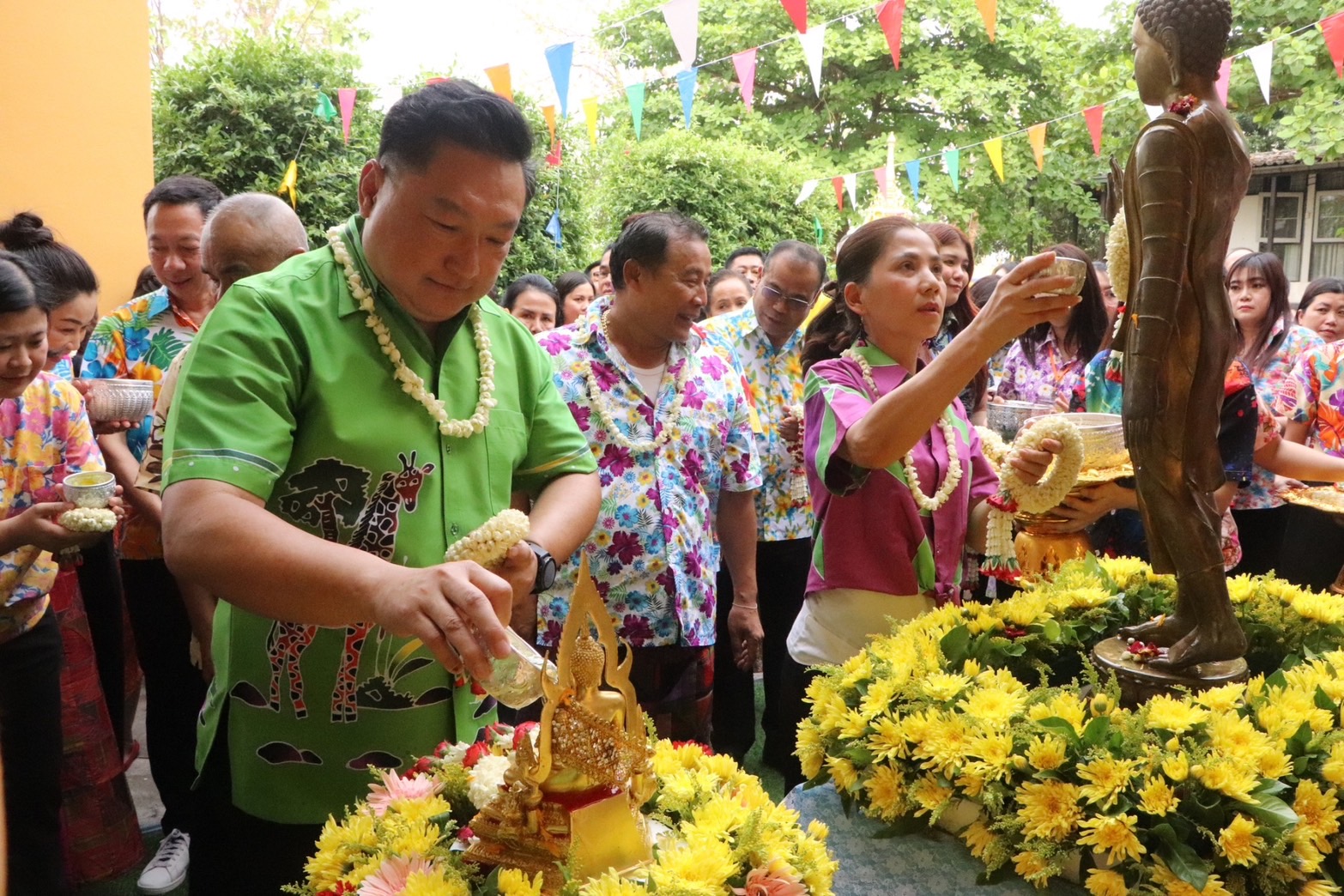 พช.นครพนม   ร่วมกิจกรรมรดน้ำดำหัวขอพรพ่อเมืองสืบสานประเพณี​สงกรานต์​ ประจำปี 2567