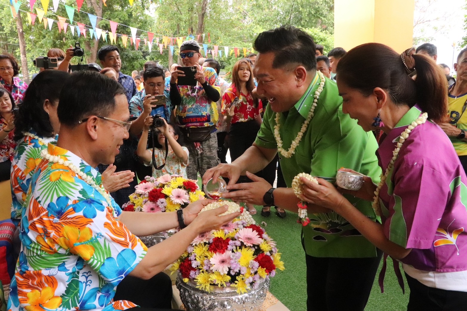 พช.นครพนม   ร่วมกิจกรรมรดน้ำดำหัวขอพรพ่อเมืองสืบสานประเพณี​สงกรานต์​ ประจำปี 2567