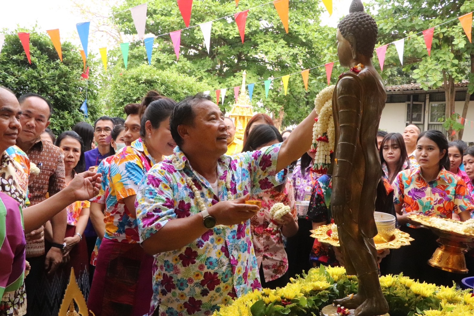 พช.นครพนม   ร่วมกิจกรรมรดน้ำดำหัวขอพรพ่อเมืองสืบสานประเพณี​สงกรานต์​ ประจำปี 2567