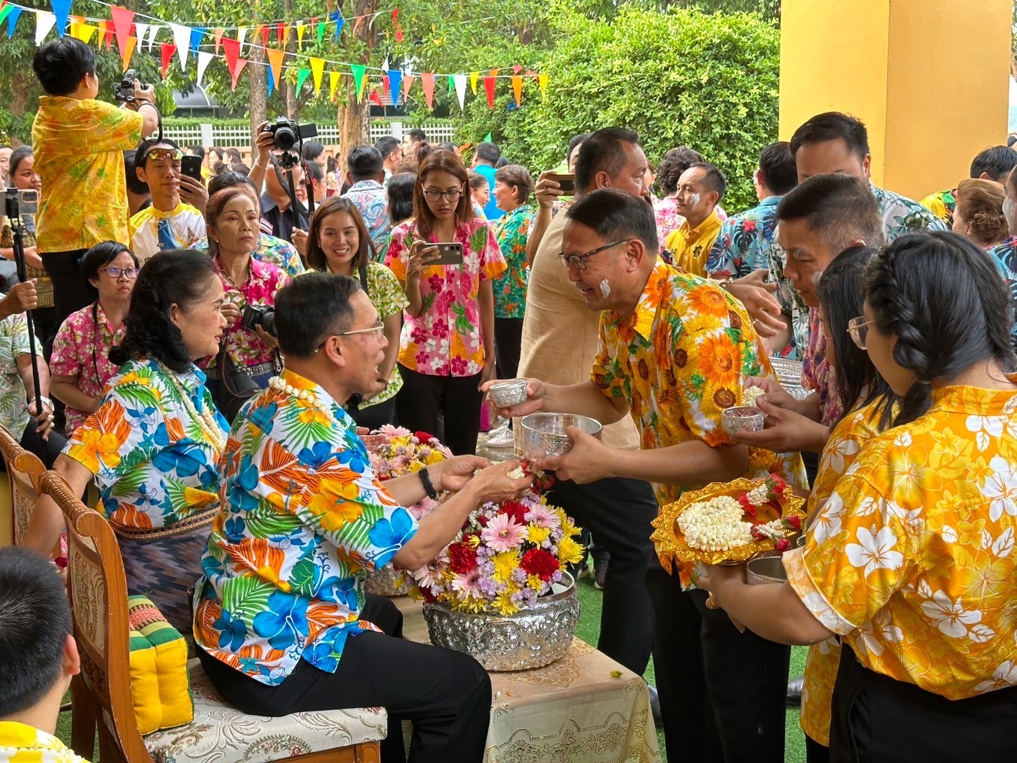 พช.นครพนม   ร่วมกิจกรรมรดน้ำดำหัวขอพรพ่อเมืองสืบสานประเพณี​สงกรานต์​ ประจำปี 2567