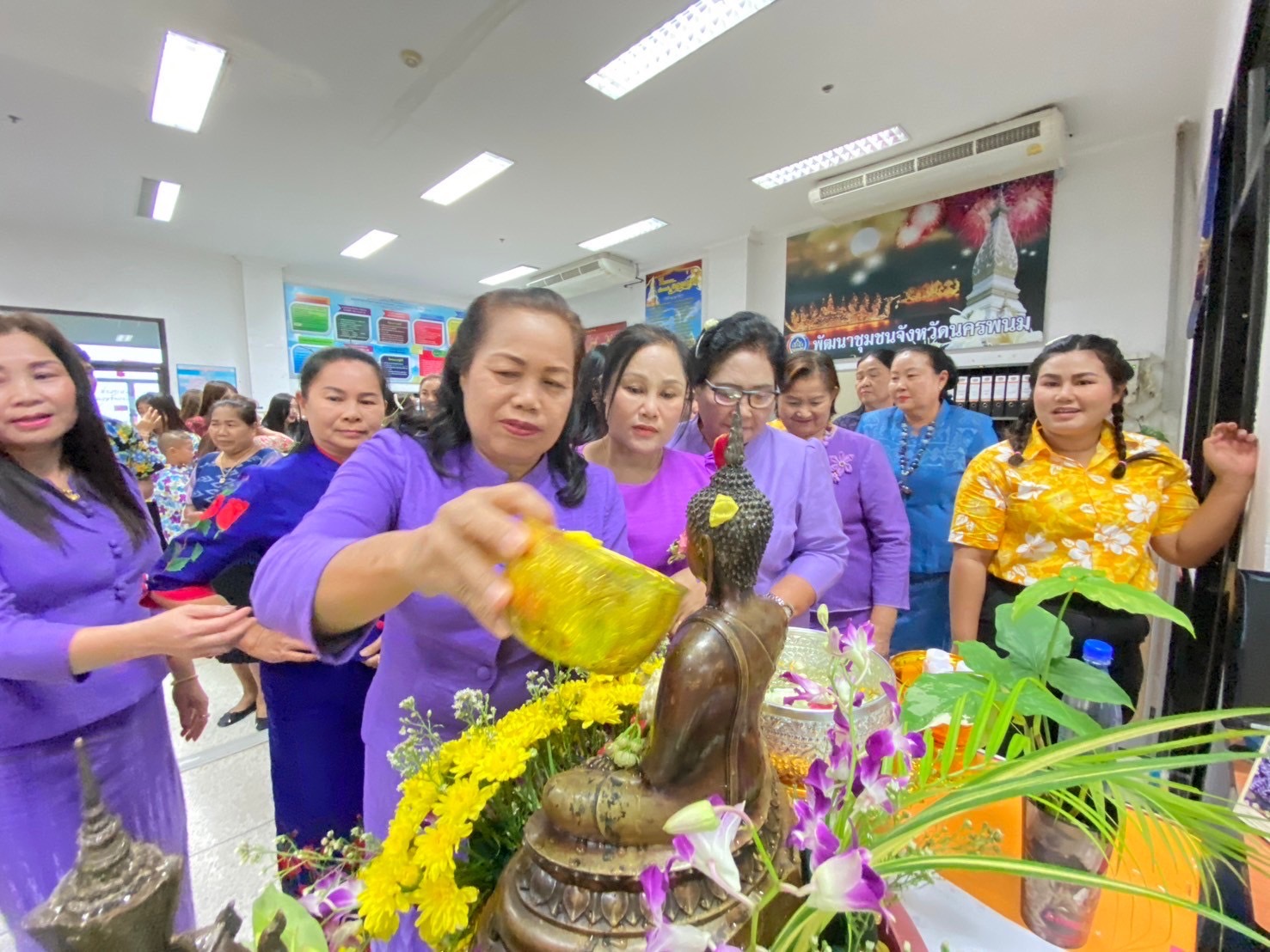 พช.นครพนม   จัดกิจกรรม “รดน้ำดำหัว เนื่องในเทศกาลสงกรานต์ ปี 2567” เพื่อเป็นสิริมงคลและสืบสานประเพณีวัฒนธรรมอันดีงาม