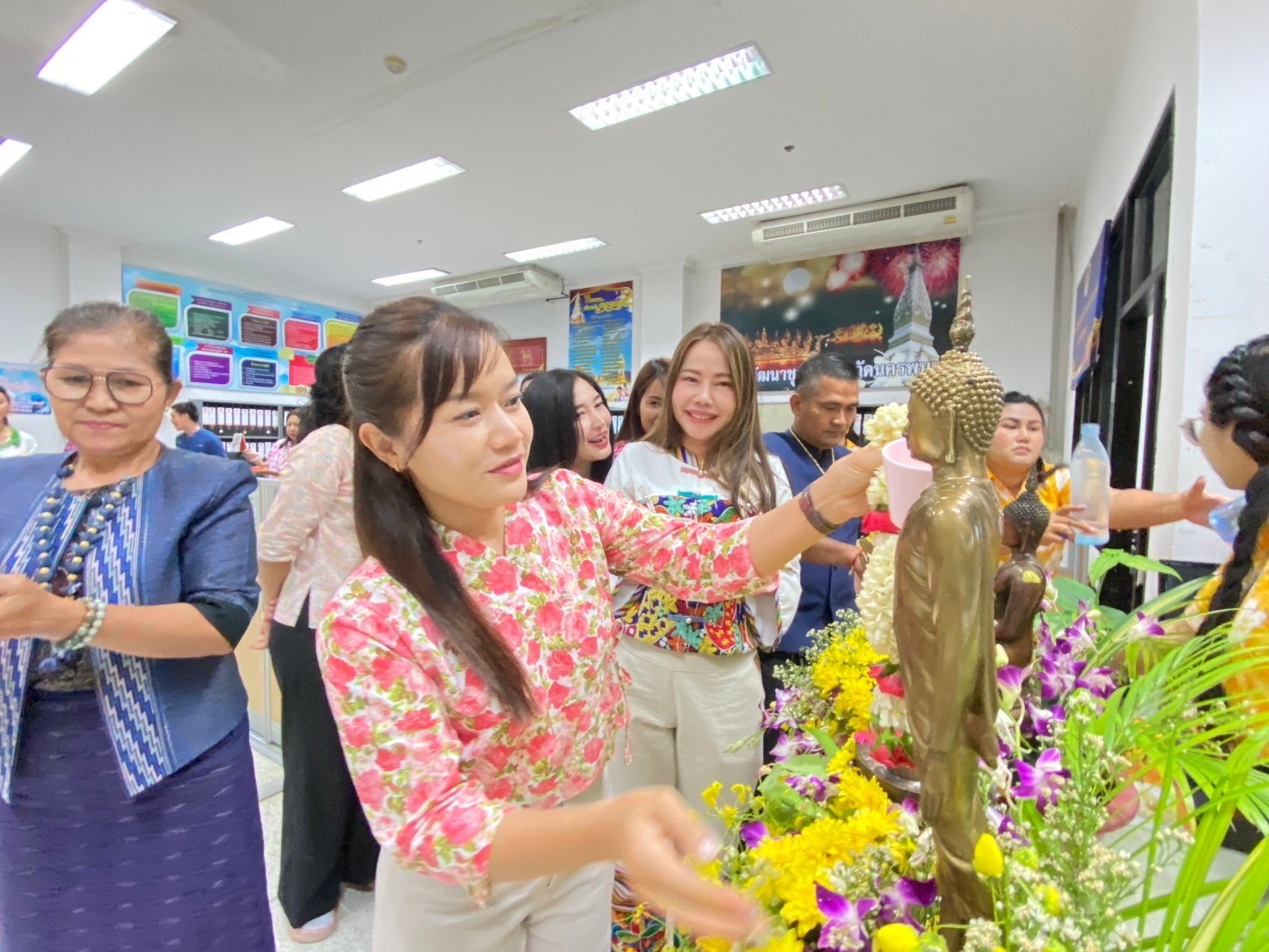 พช.นครพนม   จัดกิจกรรม “รดน้ำดำหัว เนื่องในเทศกาลสงกรานต์ ปี 2567” เพื่อเป็นสิริมงคลและสืบสานประเพณีวัฒนธรรมอันดีงาม