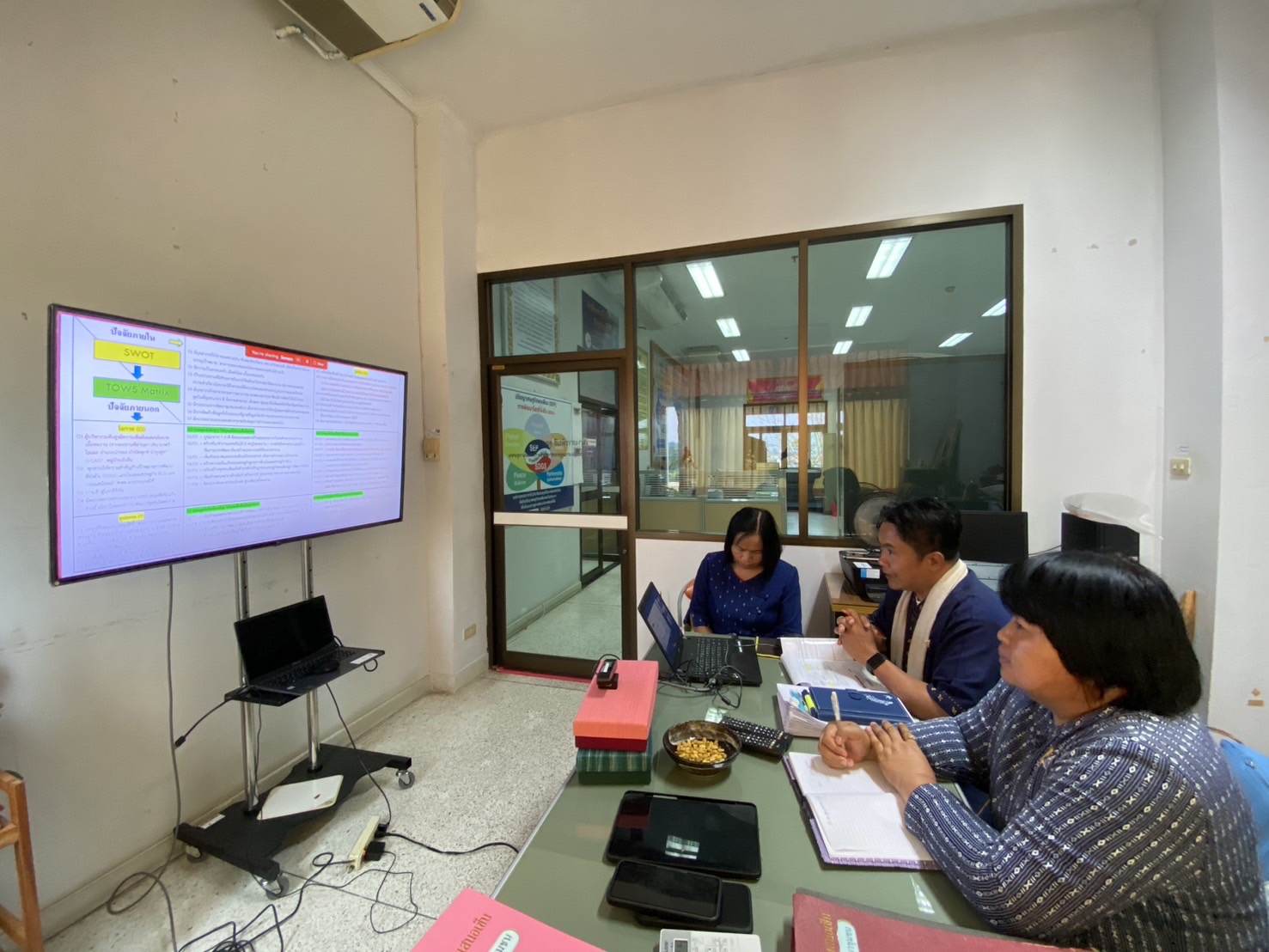 พช.นครพนม   จัดประชุมซักซ้อมการขับเคลื่อนโครงการ/กิจกรรมสำคัญ (Flagship Project )   “การพัฒนานวัตกรรม เพื่อการพัฒนางานพัฒนาชุมชน” : การประยุกต์ใช้ “ความรู้” สู่ “คุณภาพงาน” เป็นตัวชี้วัดและค่าเป้าหมายการประเมินผลการปฏิบัติราชการ  ประจำปี พ.ศ. 2567