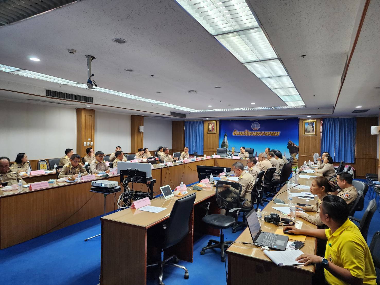 พช.นครพนม   ร่วมประชุมหัวหน้าส่วนมหาดไทย นายอำเภอ ขับเคลื่อนการพัฒนา และดูแลความเป็นอยู่ของประชาชน