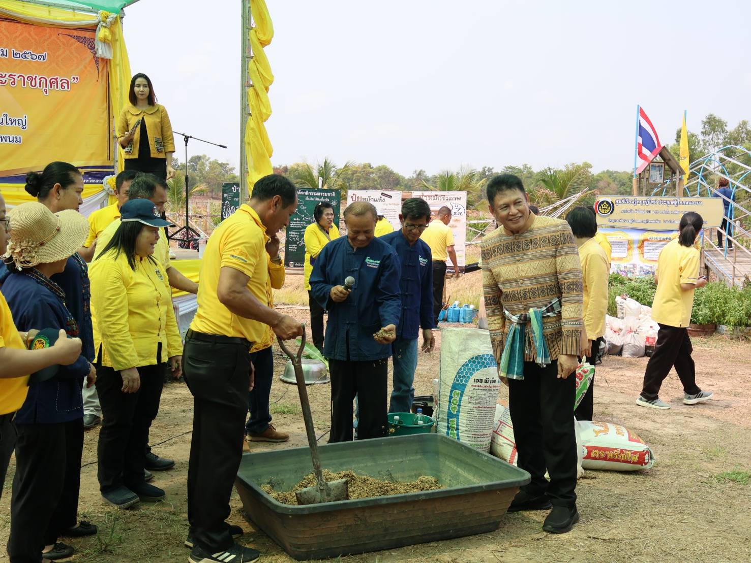 นครพนม   ดำเนินโครงการเฉลิมพระเกียรติพระบาทสมเด็จพระเจ้าอยู่หัว เนื่องในโอกาสมหามงคลเฉลิมพระชนมพรรษา 6 รอบ 28 กรกฎาคม 2567 กิจกรรม “เอามื้อสามัคคี ทำความดี ถวายเป็นพระราชกุศล”