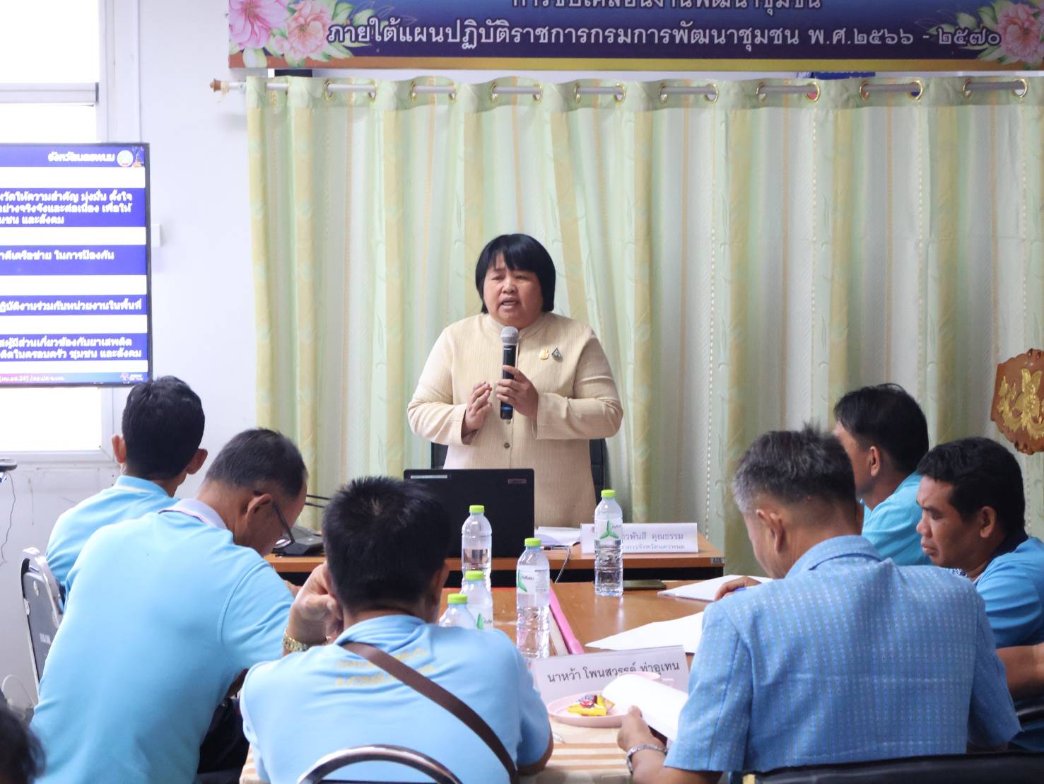ผู้ว่าฯ นครพนม   เร่งขับเคลื่อนการดำเนินงานหมู่บ้านป้องกันและแก้ไขปัญหายาเสพติด โดยกองทุนแม่ของแผ่นดิน ตามนโยบายกระทรวงมหาดไทย