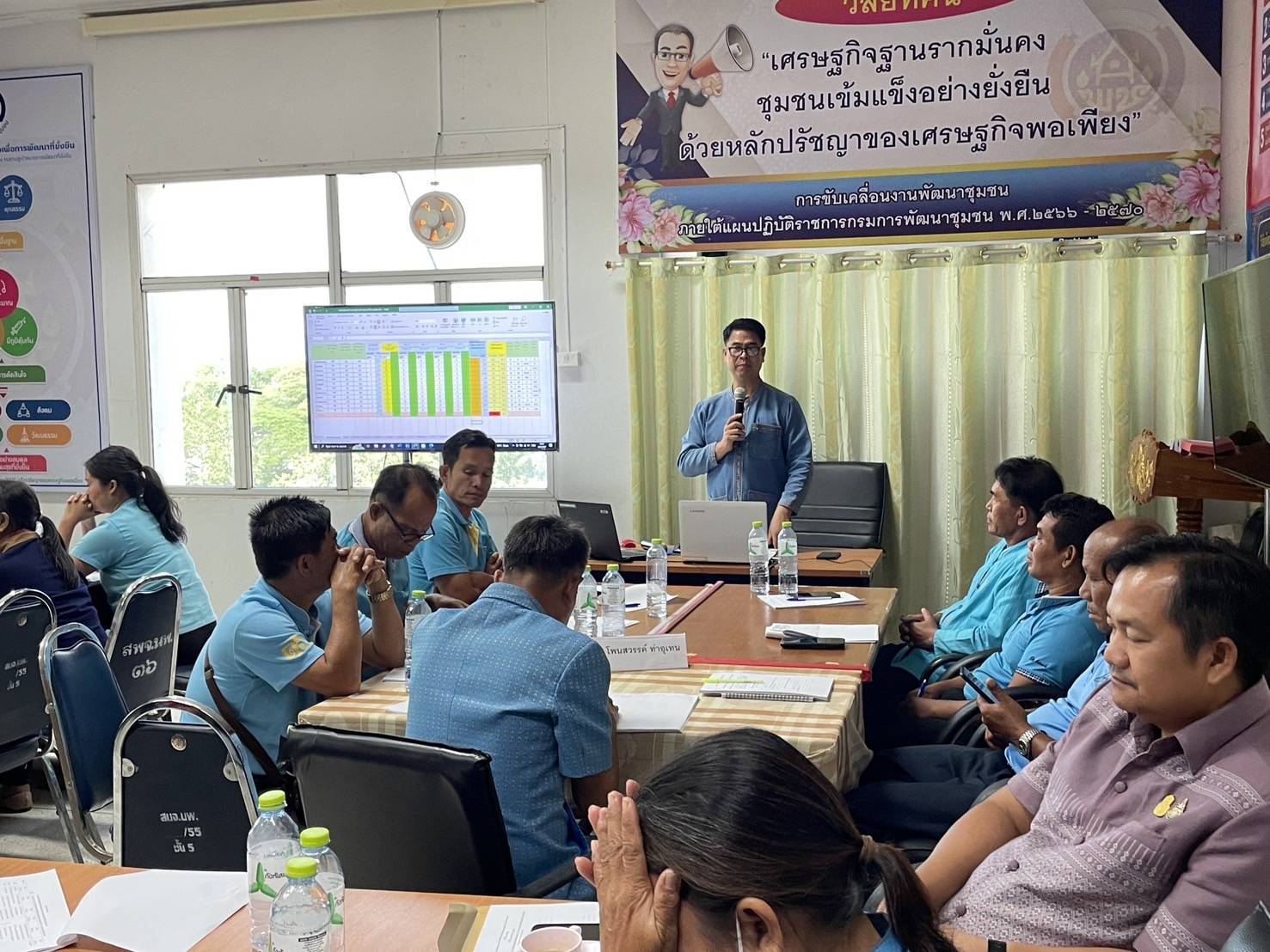 ผู้ว่าฯ นครพนม   เร่งขับเคลื่อนการดำเนินงานหมู่บ้านป้องกันและแก้ไขปัญหายาเสพติด โดยกองทุนแม่ของแผ่นดิน ตามนโยบายกระทรวงมหาดไทย