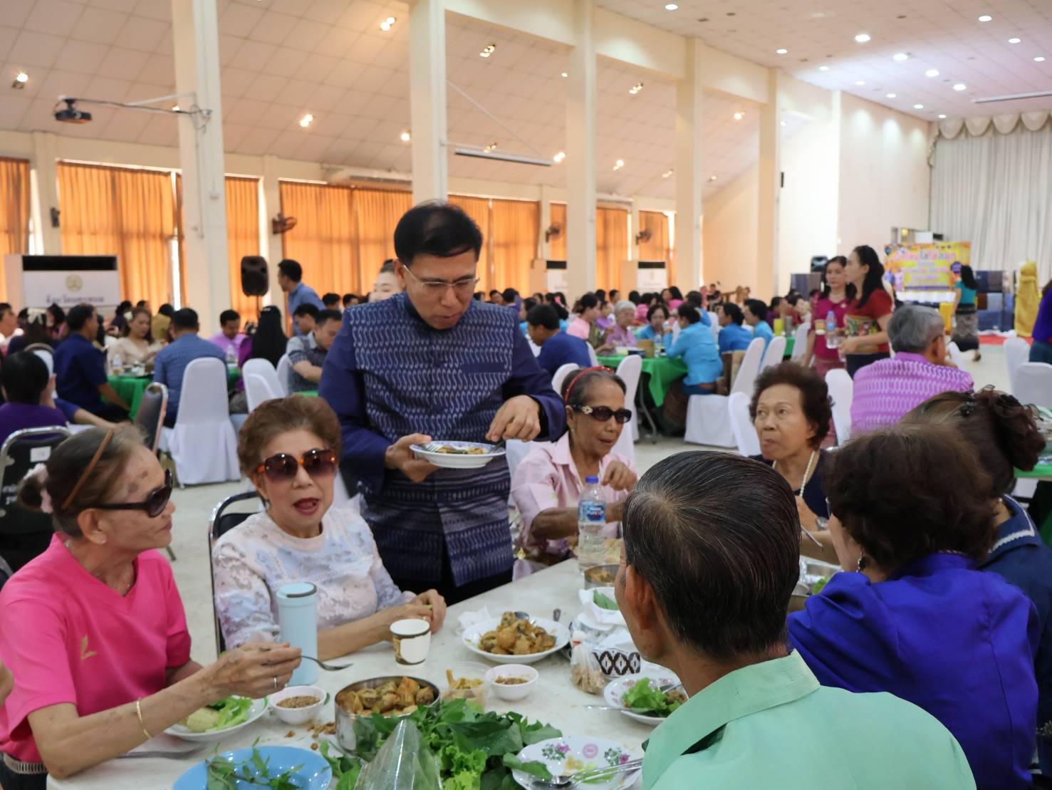 จังหวัดนครพนม   เปิดตัวผ้าพระราชทาน “ผ้าลายสิริวชิราภรณ์” และกิจกรรม “สวมผ้าไทย ใส่ผ้าซิ่น กินข้าวปิ่นโต” ครั้งที่ 2/2567