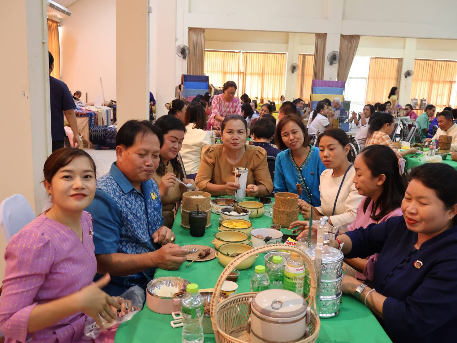 จังหวัดนครพนม   เปิดตัวผ้าพระราชทาน “ผ้าลายสิริวชิราภรณ์” และกิจกรรม “สวมผ้าไทย ใส่ผ้าซิ่น กินข้าวปิ่นโต” ครั้งที่ 2/2567
