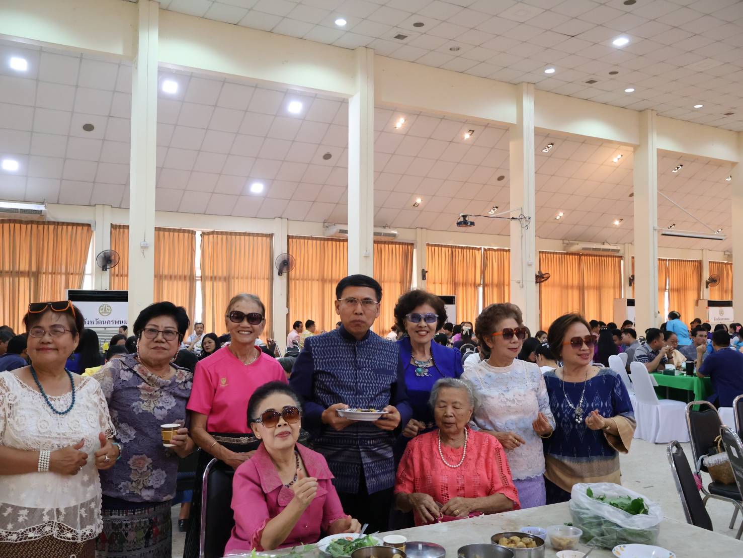 จังหวัดนครพนม   เปิดตัวผ้าพระราชทาน “ผ้าลายสิริวชิราภรณ์” และกิจกรรม “สวมผ้าไทย ใส่ผ้าซิ่น กินข้าวปิ่นโต” ครั้งที่ 2/2567