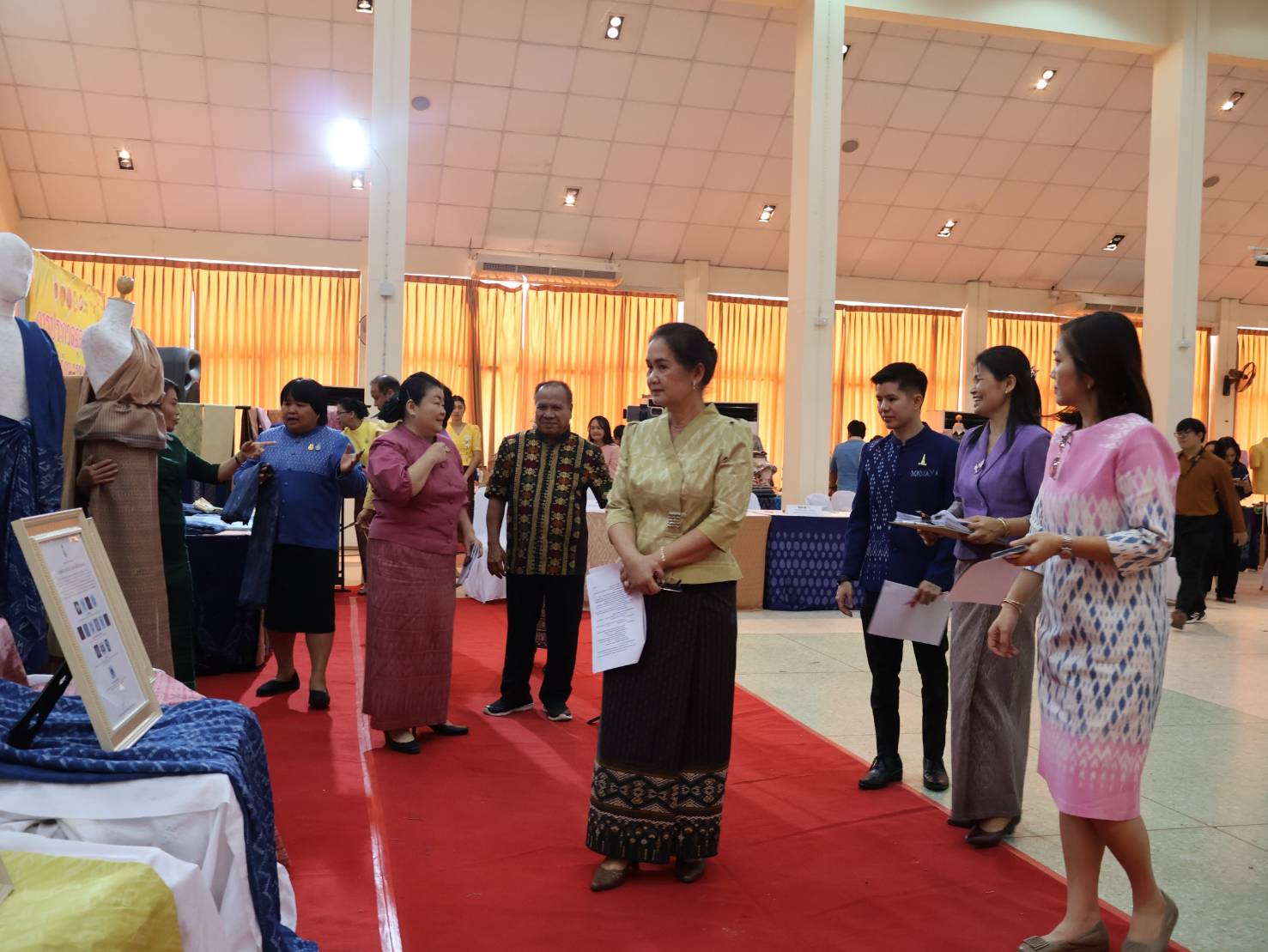 จังหวัดนครพนม   จัดการประกวดสุดยอดผ้าประจำจังหวัดนครพนม ประจำปี 2567