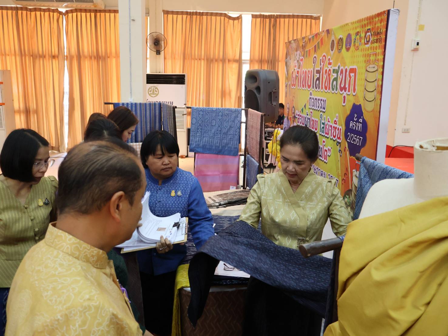 จังหวัดนครพนม   จัดการประกวดสุดยอดผ้าประจำจังหวัดนครพนม ประจำปี 2567