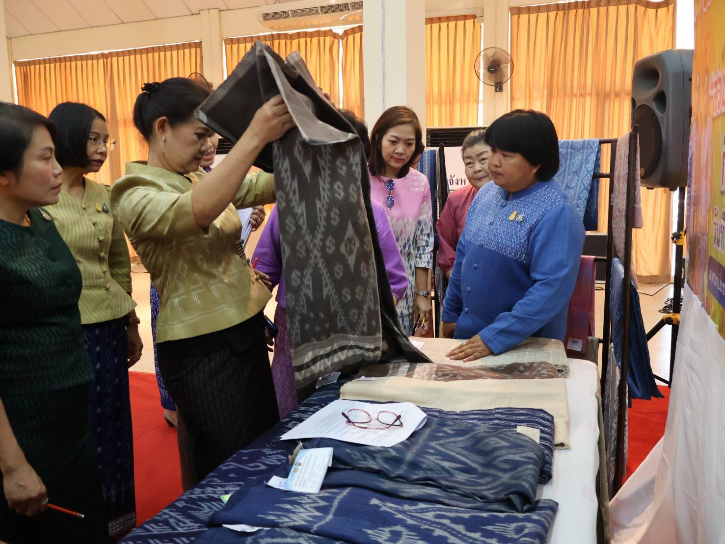 จังหวัดนครพนม   จัดการประกวดสุดยอดผ้าประจำจังหวัดนครพนม ประจำปี 2567