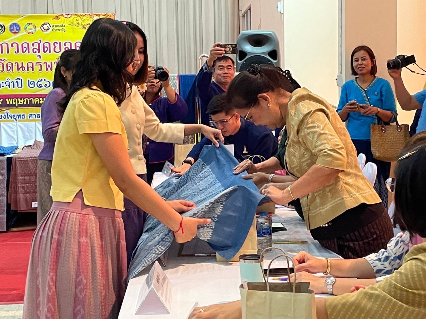 จังหวัดนครพนม   จัดการประกวดสุดยอดผ้าประจำจังหวัดนครพนม ประจำปี 2567